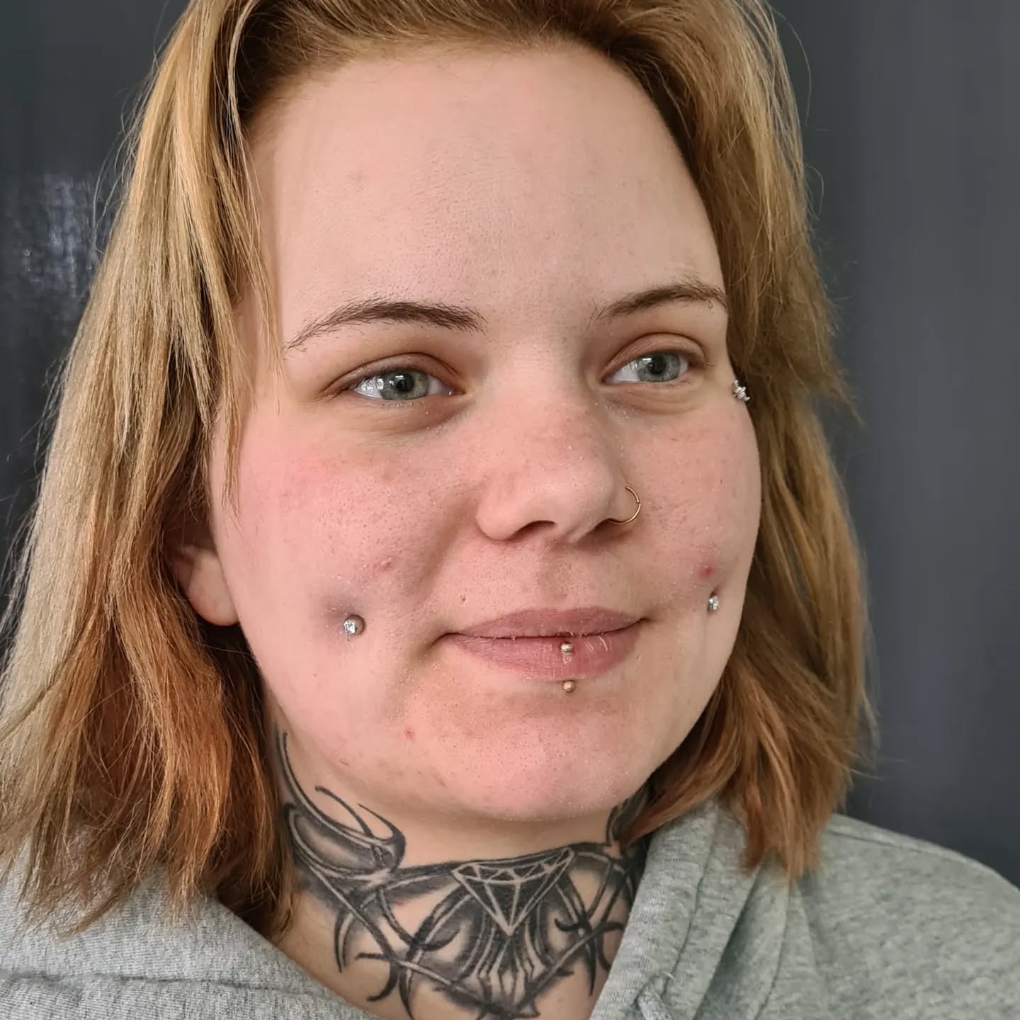 #cheekpiercings #hÀssleholm #evilwomanbodypiercing by @ulrikaluckabauer