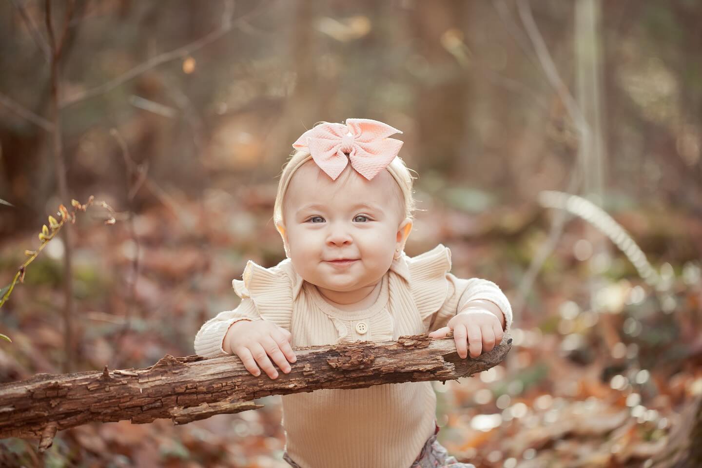 Audrey, 10 mos » This sweet baby girl was lit up by the crisp leaves of the forest and by her magical surroundings while being loved on by her family. An absolute doll to have the privilege of capturing. 🍂✨
··· Our Simply Series™ BABY sessions capture every big milestone of baby’s first 18 months, as she wildly blossoms into toddlerhood. ···
#cassieleahphoto