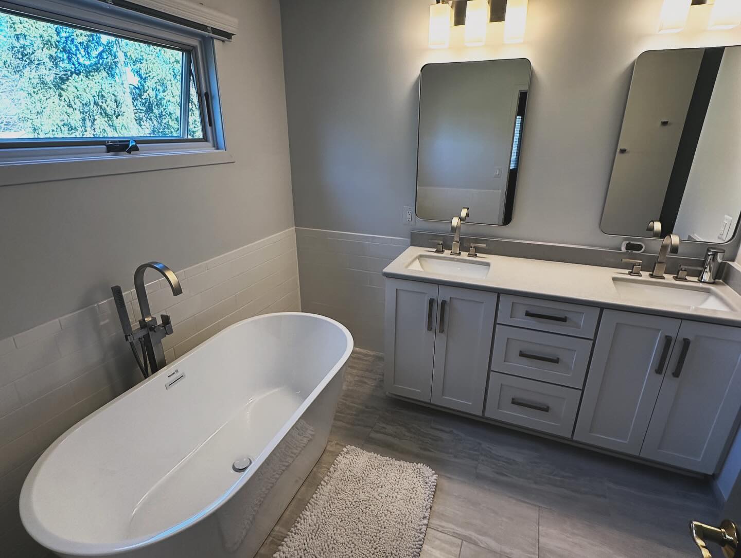 Finally wrapped up over here. Love this bathroom. Get yours today by visiting us online. The link to our website is in the bio!
#schlutersystems #schluter #tile #subwaytile #tile #bathroom #bathroomremodel #remodel #durock #virginiatile #kimbletile