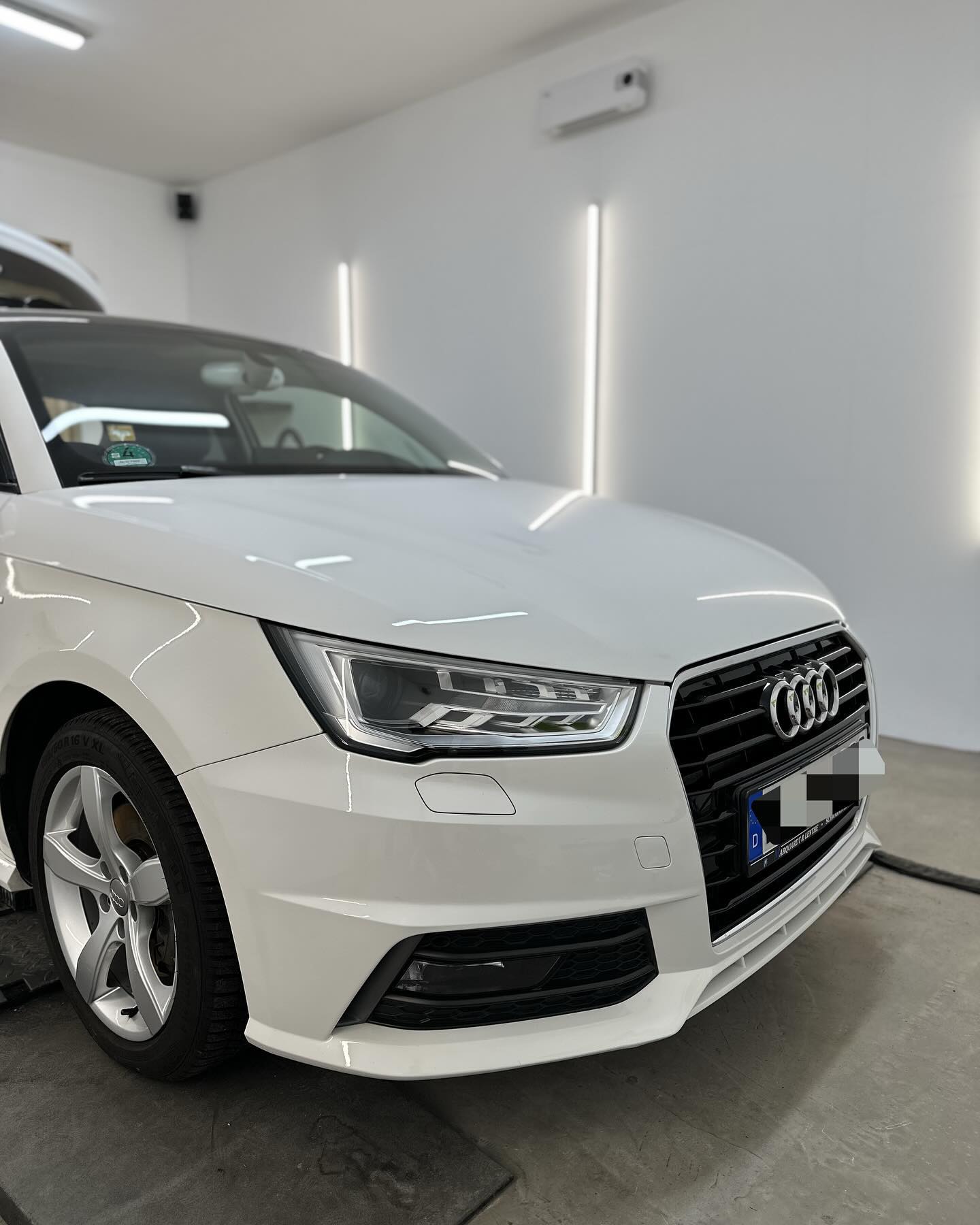 Audi A1 Glow-Up 🥳
✅ Instandsetzung der Frontstoßstange
✅ Einstufige Politur
✅ Innenreinigung Intensiv
•
•
•
#audi #audia1 #a1 #fahrzeugaufbereitung #fahrzeugpflege #f1_fahrzeugpflege #autopflege #keramikversiegelung #neustadt #nrü