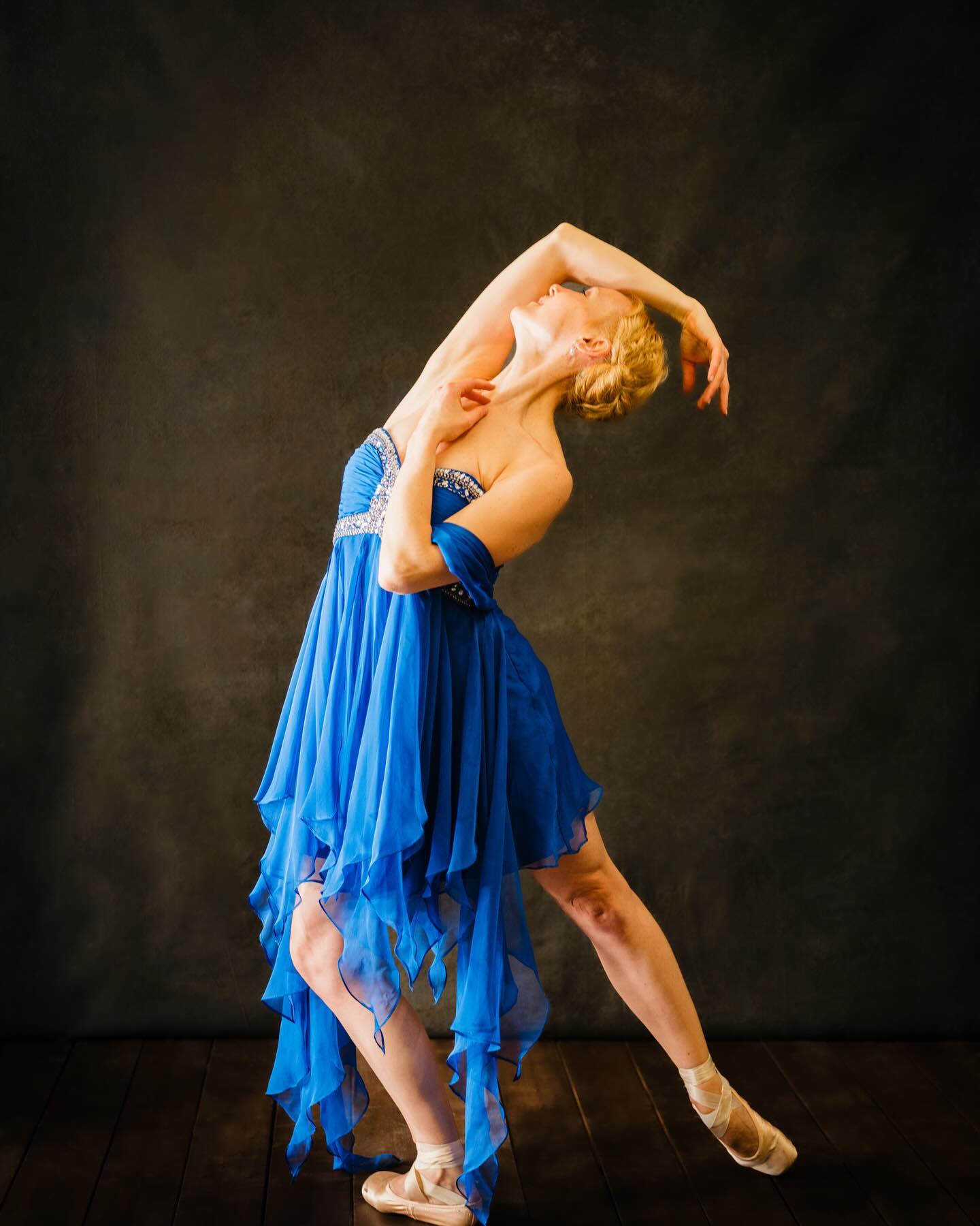 PROCESS: From the very wise words of one of Disney’s Broadway Guest Artists; “fall in love with the process, not the results,” and what an enchanting process THIS has been. I am absolutely honour to join the cast of The Disney Fantasy. Since my contract has started, I can’t think of a single day I have not left rehearsal feeling inspired by my cast mates. It’s a dream to twirl onstage once again, sharing, learning and making memories with new friends! Thank you…and PINCH ME!
🚢
@attila.ataner.photography I loved sharing this shoot with you! Thank you!
🚢
#process #fallinlovewiththeprocess #dream #dance #newopportunities #disney #disneylife #disneycastlife #thankyou #dreamscometrue #dancer #swinglife #ballet #dancephotography #f24 #pinchme #letsdance #followyourheart