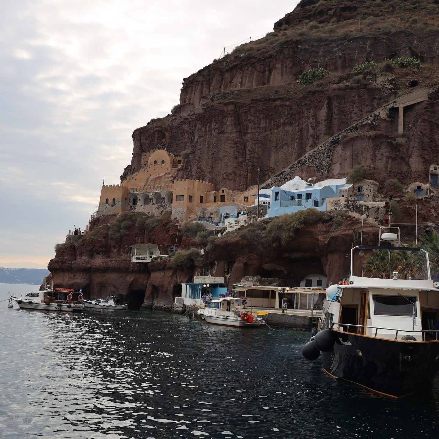 The old port on Santorini
#my_greece
#goinggreek
#travel_greece_world
#greece
#gresk
#greekgetaway
#visitgreecegr
#cyclades
#cyclades_islands