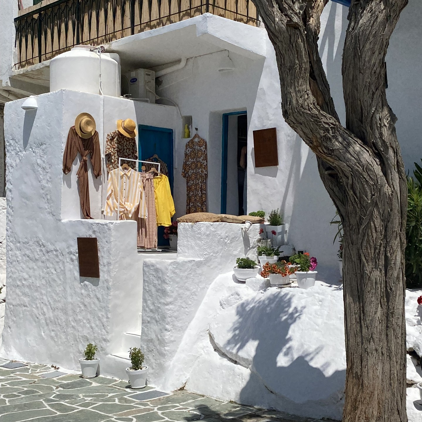 A small clothing store in Chora, the capital of Folegandros
#my_greece
#visitgreece
#visitgreecegr
#greek
#gresk
#my_greece
#cyclades
#cyclades_islands
#cycladesislands
#travel_greece
#travel_greece_world
#perfect_greece