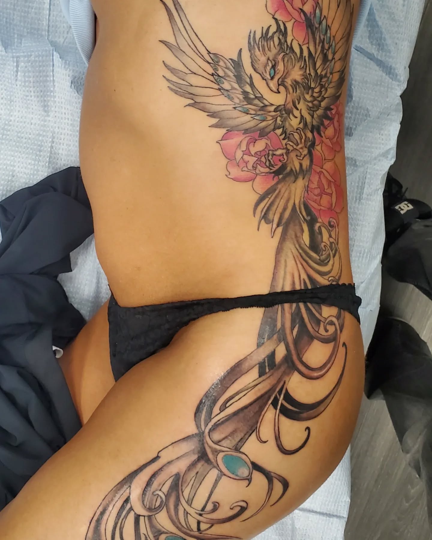 @jeffcooktattoos recently finished this up for Shannon. DM to book a consultation!
#phoenixtattoo
#sidetattoo
#ribtattoos
#tattooedwomen
#tattoos
#courticetattoos
#claringtontattoos