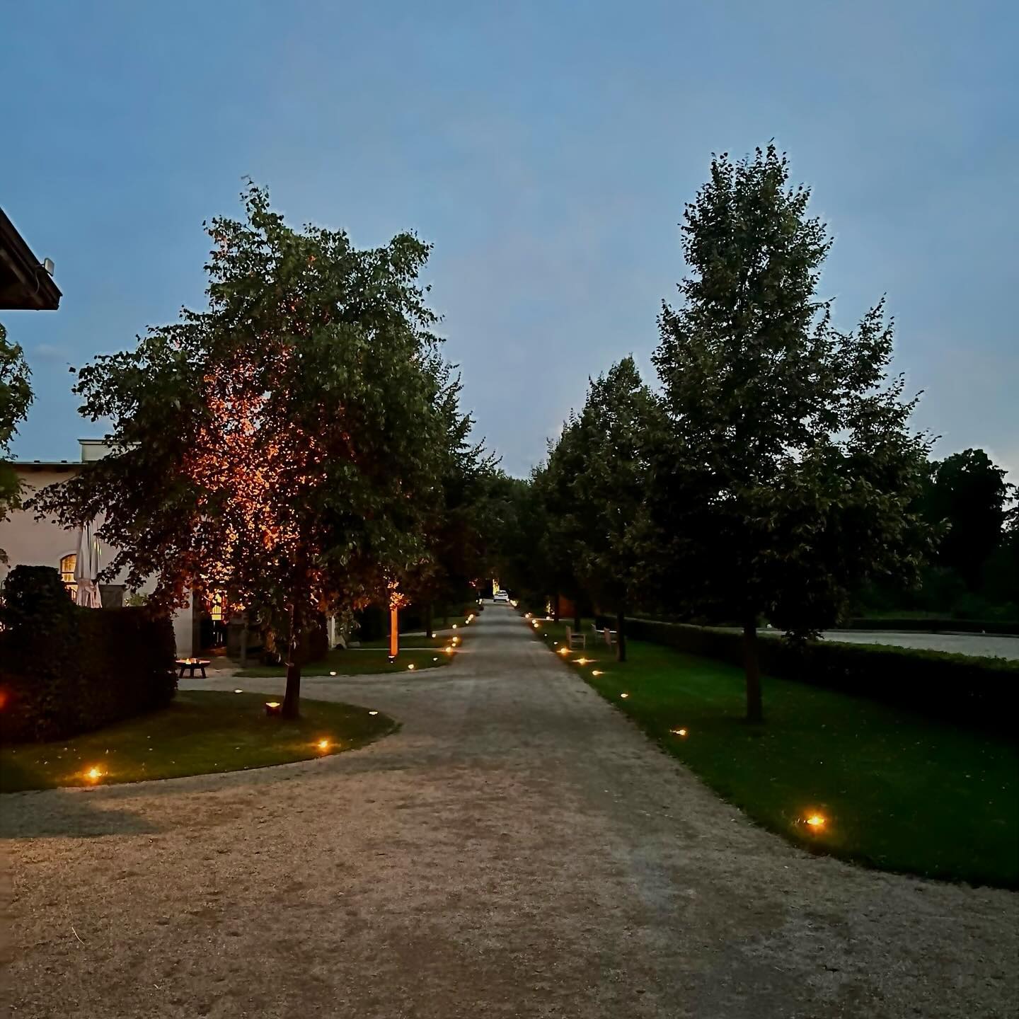 Stimmungsvolle Beleuchtung für euer Event.
#eibenhofbadsaarow #eventlocation #hochzeitslocation #feiernamscharmützelsee #hochzeit