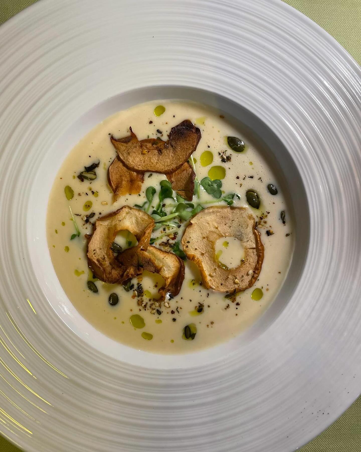 Neu:
Selleriesuppe mit Apfelcrunch #österreich#münster#martiniviertel