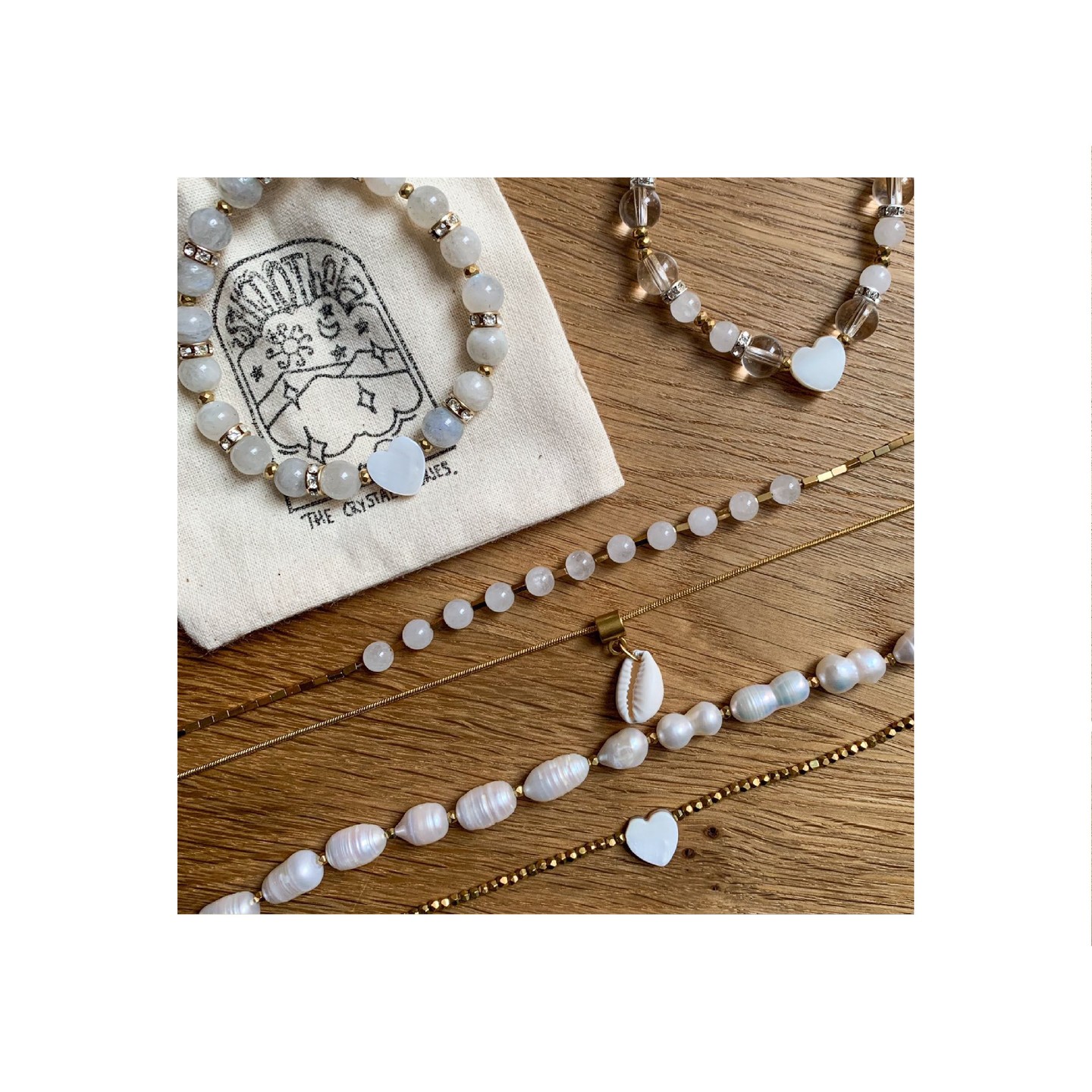 Sea souls tan lines are just around the corner. Explore a nice set made for those whos soul always misses waves and values sea's treasures. 💙💦 🐚#sumotheia #seasoul #holisticjewelry #seashells #porto #ocean #sealife #savetheplanet #sealovers #summervibes #jewellery #gems #gemstones #gemstonejewelry