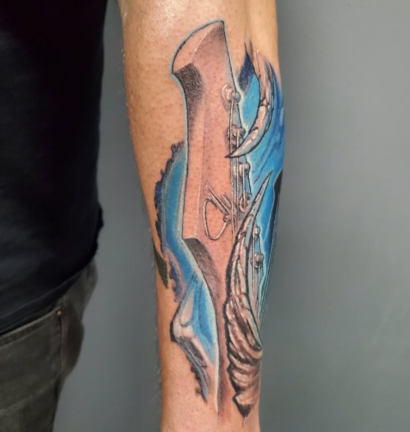 @jeffcooktattoos did this tattoo over two sessions for @davidsheldonmusic , it's based on a @sullyguitars headstock from Dave's collection.
Dave hosts the Monday Night Metal radio show on 89.1 MAX FM, writes some the most metal riffs for @exesforeyesband and other outlets, expertly records music for all kinds of bands, shoots music videos, it never ends. He even got to sing gang vocals with Pantera in Toronto. Dude IS metal. Most importantly he spends a lot of time promoting and supporting small businesses he believes in, local and afar. Much respect!
#guitars
#guitarheadstock
#sullyguitars
#customtattoo
#customdesign
#colourtattoo
#metalAF
#courticetattoos
#claringtontattoos
#oshawatattoos