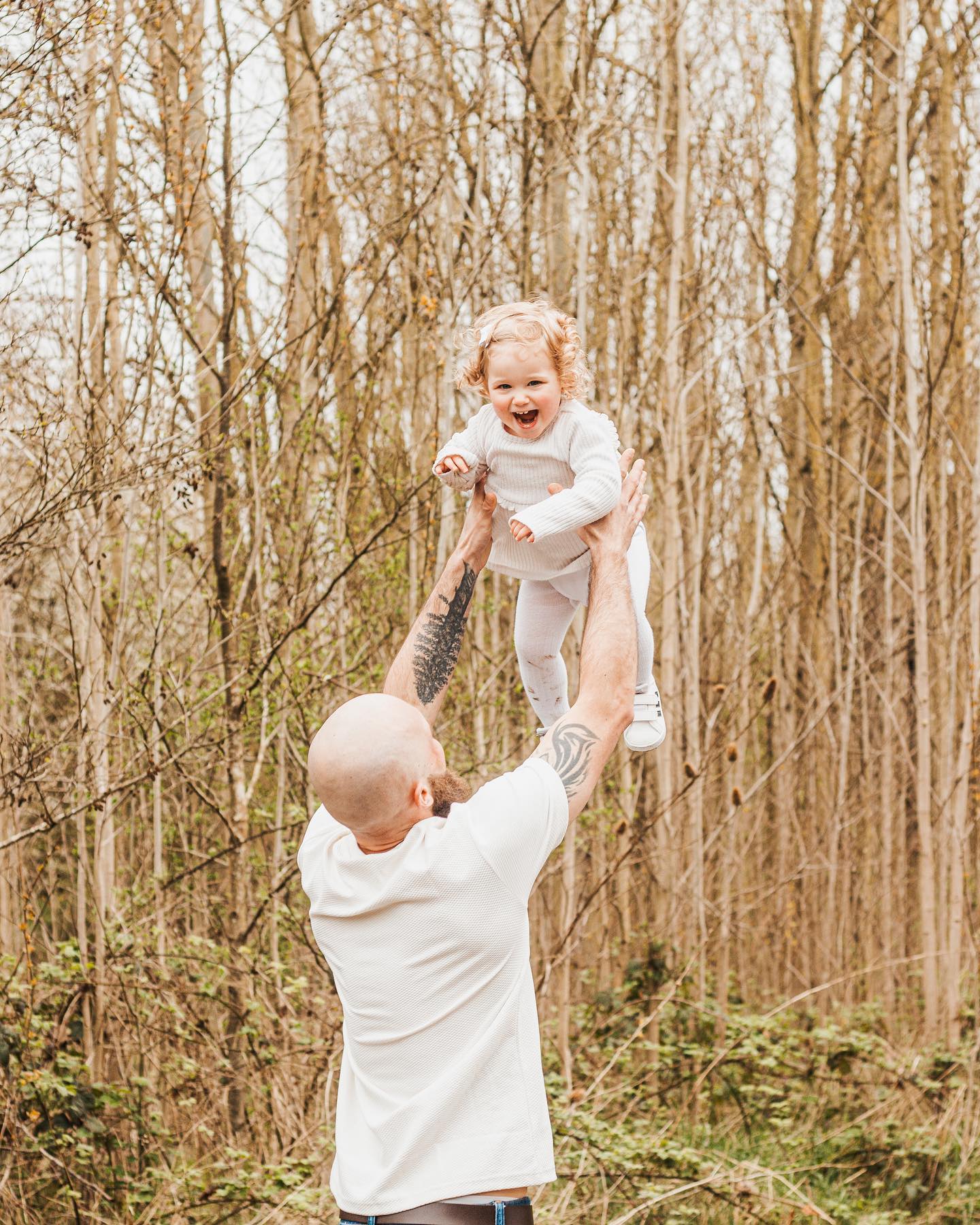 Katie, Nik & Sanna, part 2🌻
Nothing quite compares to the giggles from being thrown and span around🤣
Such a perfect little family 🫶🏻