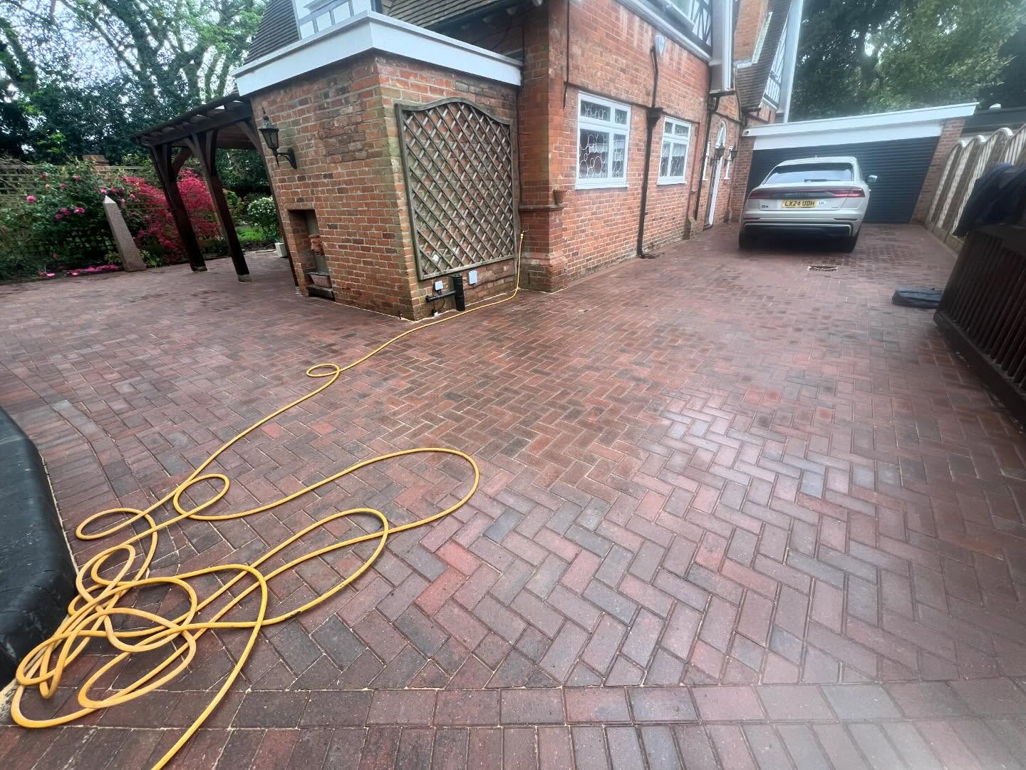 145 m² omega brindle block pavers.