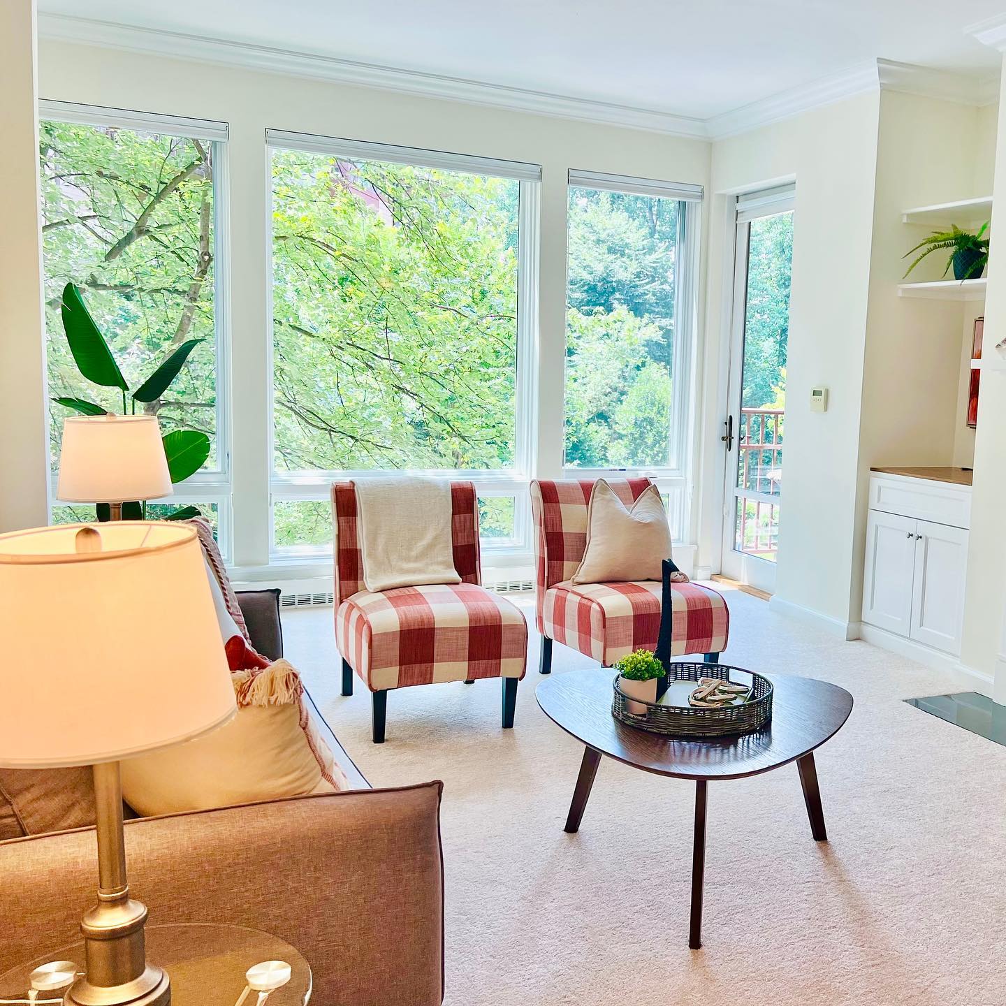 It’s sunroom season! #vacantstaging #homestaging #staginghomesforsale