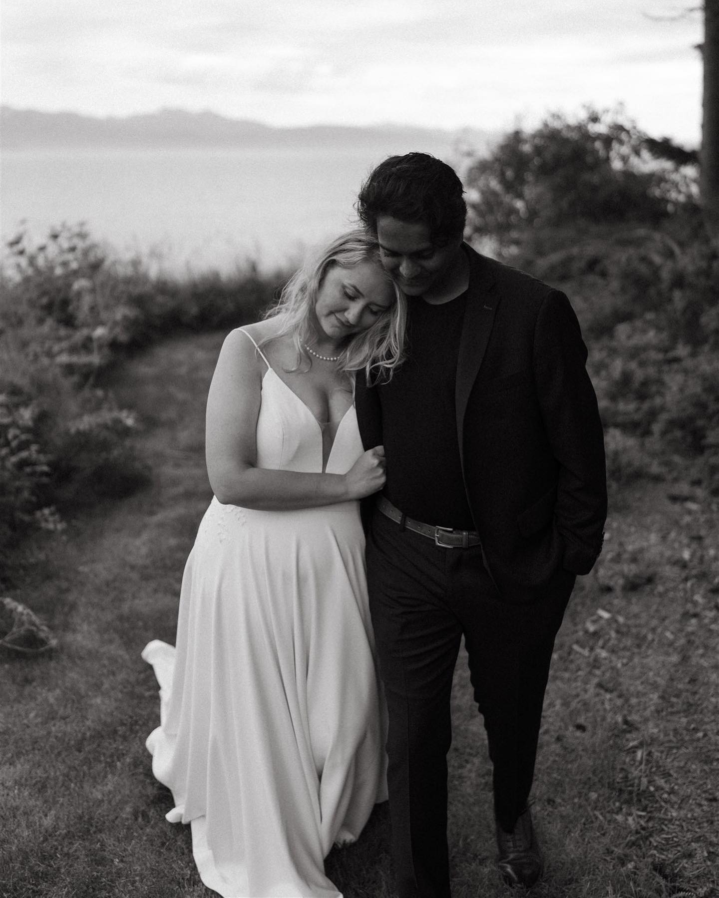 Part 3 of 3 // Western Ceremony // Marissa’s grandmother was their officiant for this ceremony 💍 ❤️ 🥹
•
•
•
Wedding Lehenga: @almastejani
Wedding Dress: @luv_bridal
Hindu Ceremony Outfit: @palkhifashion
suit: @Indochino
Hair: @salonjamiesbeauty
Makeup: @hershxnx
Party Rental: CBC Rentals
Florals: @tundra.rose.designs
Venue: The White House Inn
•
•
•
#alaskawedding #alaskaweddingphotographer #destinationwedding #destinationweddingphotographer