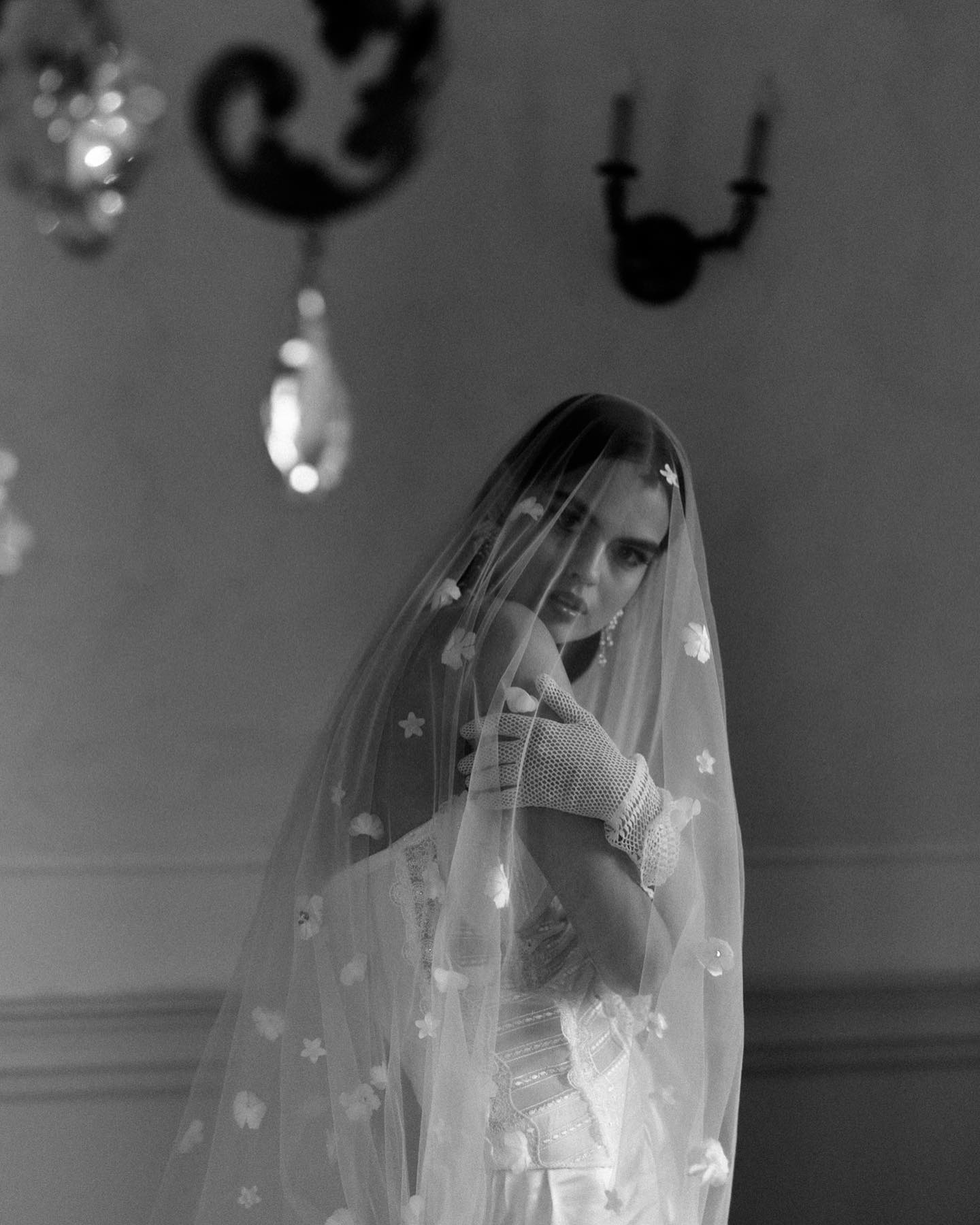 Rainy Como lake wedding morning🌿 #italywedding #comowedding #italyweddingphotographer #europeweddingphotographer #bridalmorning #newyorkbridesmag #vestuvesitalijoje #spfotografija #vestuvesuzsienyje