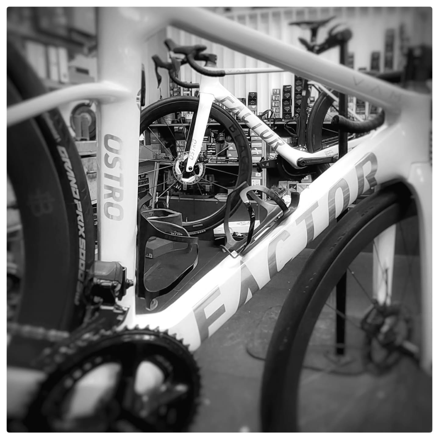 Today we looked like a Team Factor service centre. A well maintained bike makes for a happy rider.
-
-
-
-
-
-
-
-
-
-
-
-
-
#factorbikes #ostro #bicyclemaintenance #bikeshopaddict #faf #teamworkmakesthedreamwork #aerolook #racingbike
-‐----------------------
@factorbikes
@factorbikesownersgp
@factorbikesaustralia