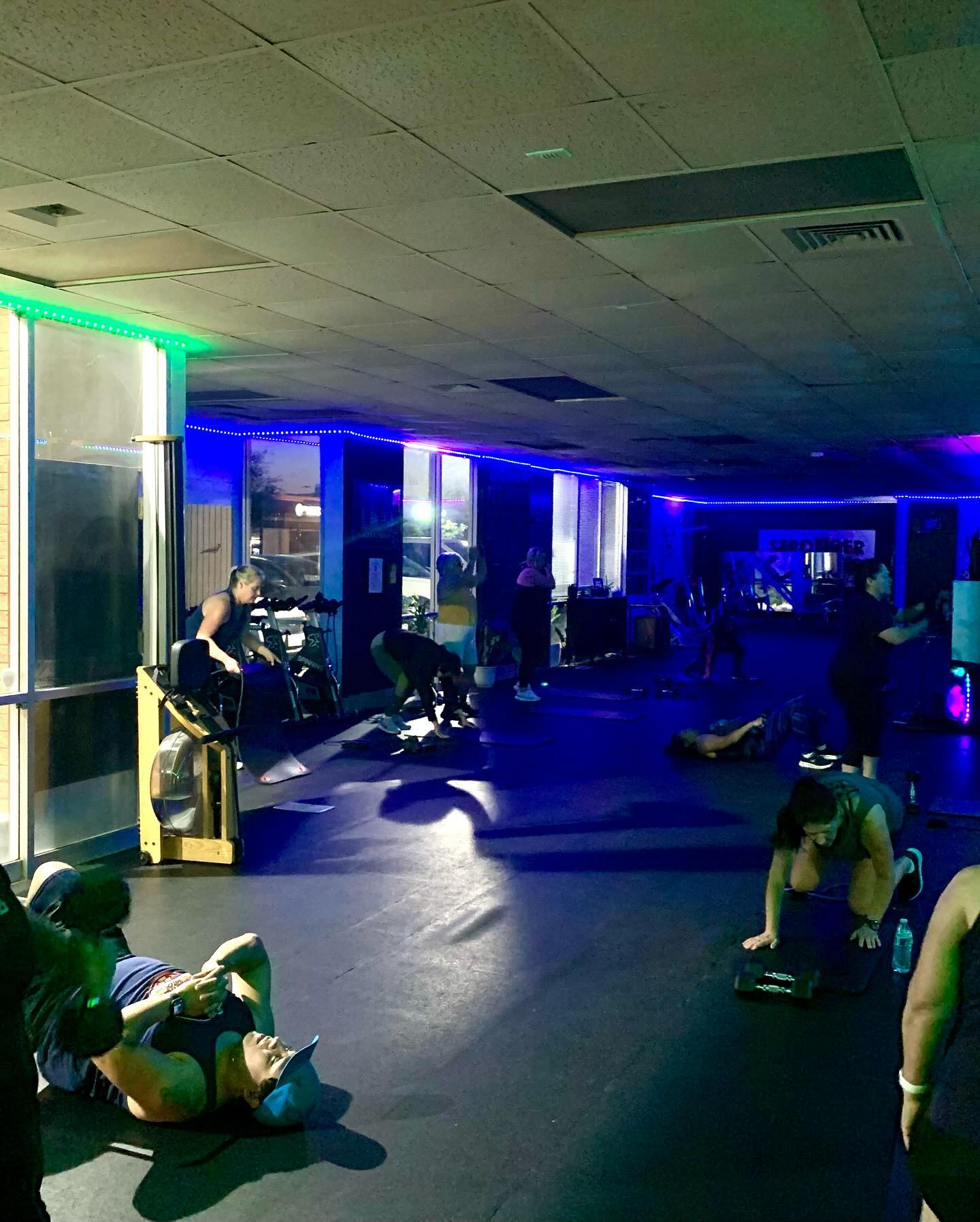 Great way to start off Friday!
Great job everybody!
#fitness #fitnessjourney #fitnessaddict #fitnesslifestyle #fitnessphysique #fitnesslife #nutrition #macros #dothefknwork #dudethatlifts #strengthtraining #ryourogue #fit #fitnessphoto #fitnessinspiration #gym #gymmotivation #gymworkouts #mobilitytraining #mobilitywork #fullbodyworkout #workout #workinprogress #workoutmotivation #musclegrowth #muscle #positivewinergy #personaltrainer #nutritioncoach