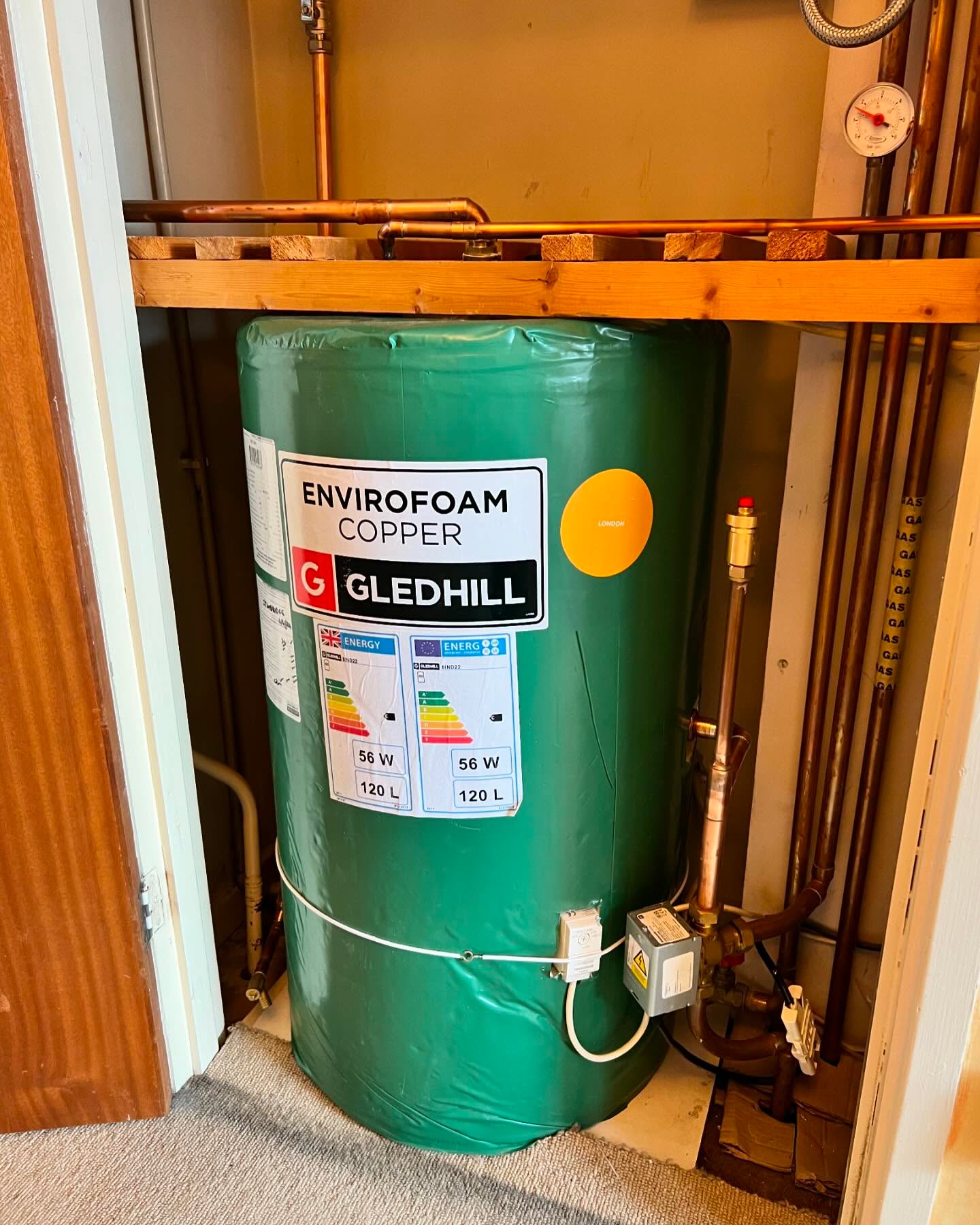 Leaking #hotwatercylinder replaced in #Angmering today. Drained down the heating and hot water systems. Removed the old cylinder which was leaking at the top. Fitted the new cylinder, altering the pipe work to suit. Refilled and tested. Also fitted new immersion heater and cylinder thermostat.
👉Follow @stembridgelimited 👋
👉Follow @stembridgelimited 👋
❤️Double tap❤️
❤️Double tap❤️
____________________________________
👉 Follow @stembridgelimited
👉 Follow @stembridgelimited
👉 Follow @stembridgelimited
____________________________________
👥 Tag a Friend
🛎 Turn on Post Notifications
👨💻 Save to Look at Later
____________________________________
#plumber #heatingengineer #heating #gas #gasengineer #hotwater #radiator #boiler #service #boilerservice #local #angmering #rustington #eastpreston #arundel #chichester #bognorregis #bathroom #bathroominstallation #gasman