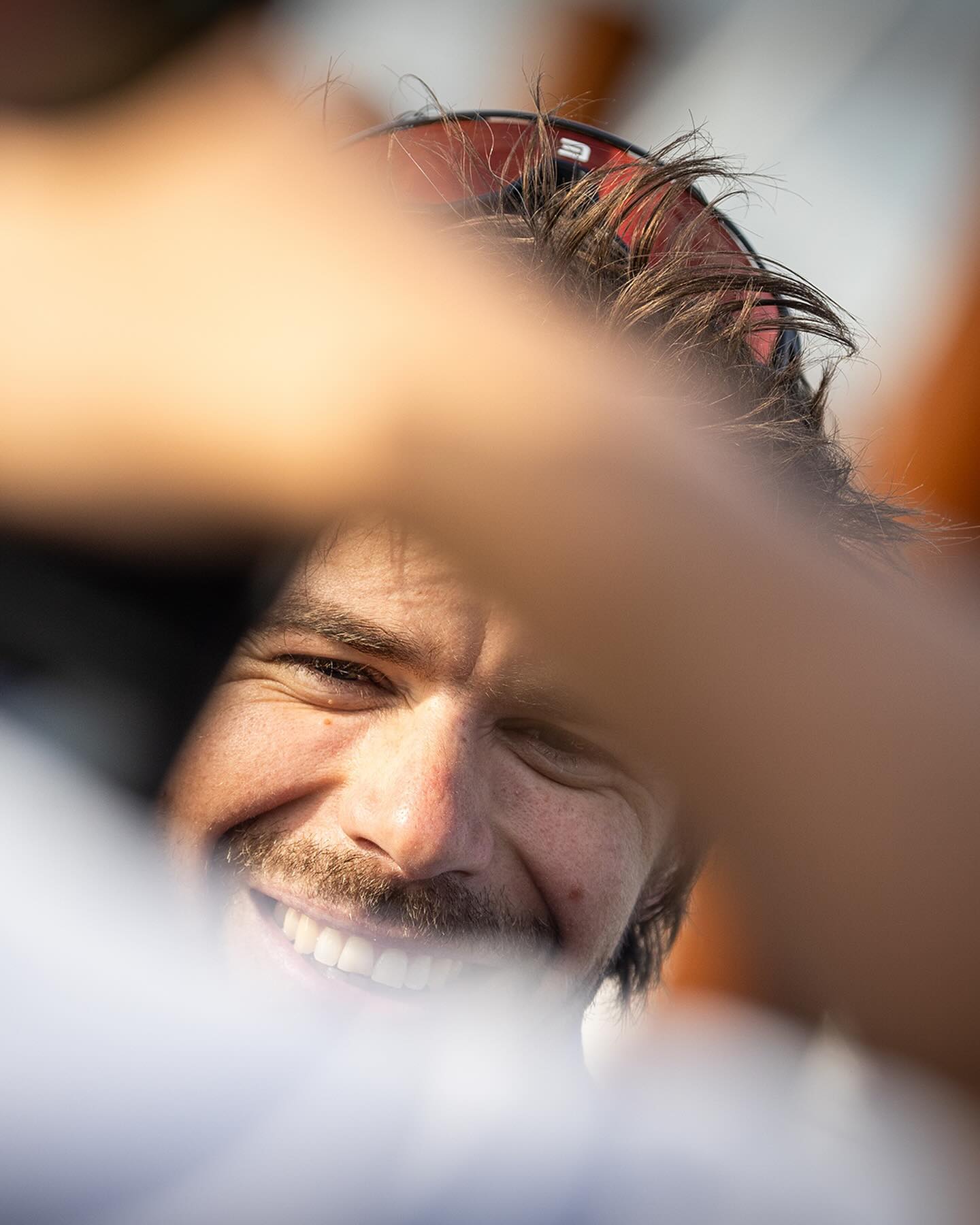Les skippers IMOCA sont arrivés à New York, fatigués avec les traits tirés mais surtout avec le sourire aux lèvres et les yeux qui brillent après cette transatlantique éprouvante réussie ! 🤩👏
📸 Arnaud Pilpré, Alexis Courcoux, Vincent Olivaud & Qaptur
#TheTransatCIC #TransatAnglaise #Sailing #Sail #Ocean #Boat #Voile #IMOCA #Class40 #Lorient #NewYork