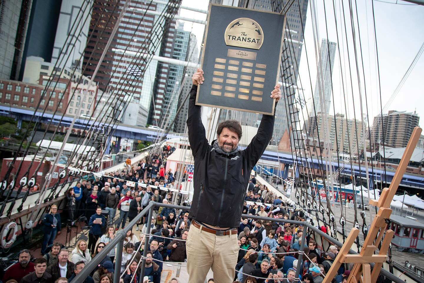 ⛵️ Hier soir a eu lieu la soirée officielle de la 15e édition de The Transat CIC !
🙌 L’occasion de célébrer l’exploit accompli par les marins, une traversée historique par l’Atlantique Nord de Lorient jusqu’à New York !
📸 Alexis Courcoux & Vincent Olivaud
#TheTransatCIC #TransatAnglaise #Sailing #Sail #Ocean #Boat #Voile #IMOCA #Class40 #Lorient #NewYork