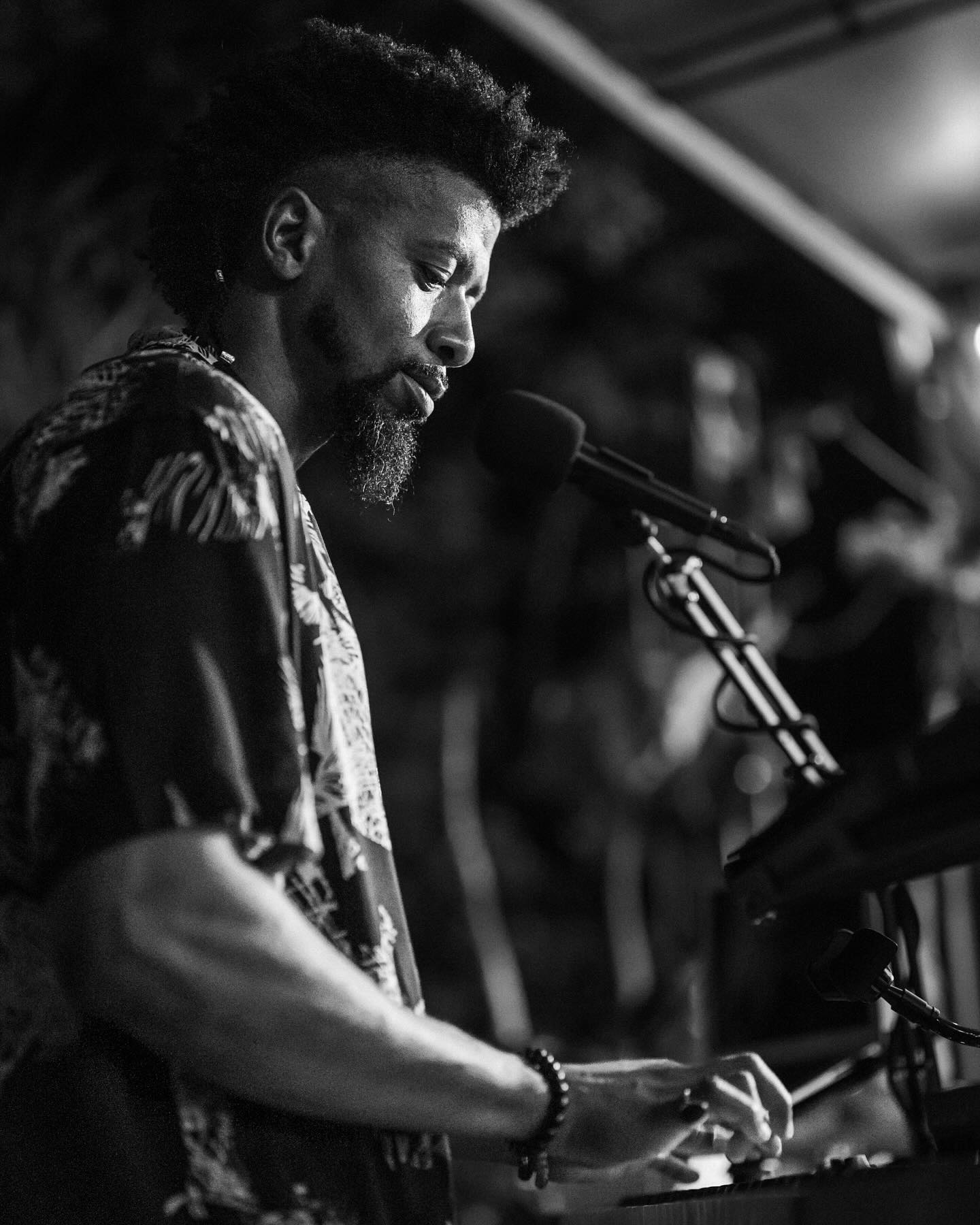 Matt Brown (@mattbrown.music) brings such an immaculately curated vibe to any atmosphere. Soulful, warm and inviting sounds by a seriously skilled performer. Not to be missed.
#mattbrown #localmusic #southflorida #livemusic #concert #musicphotography #photographer #photography #photo #bw #concertphotography