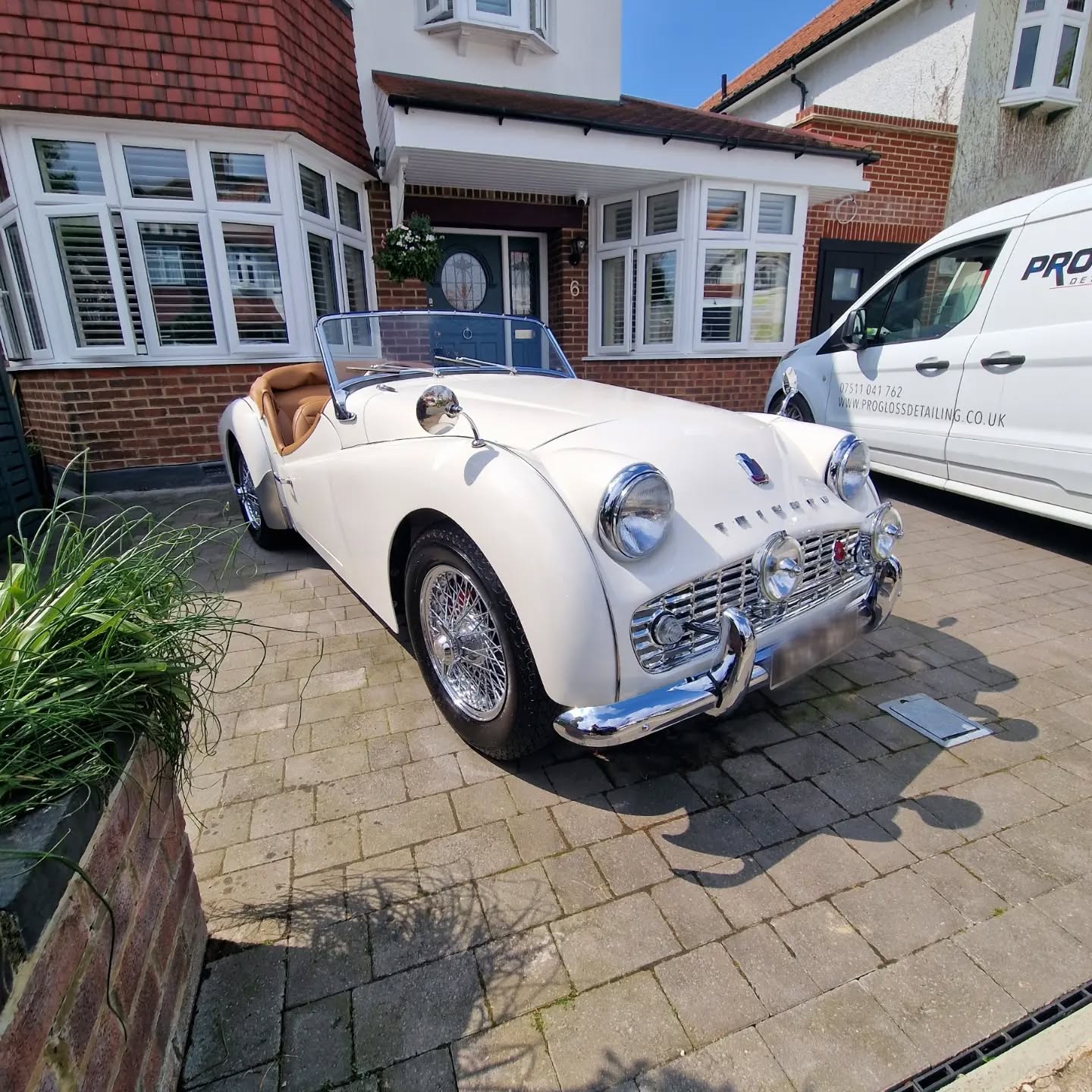 It's not everyday you detail a car six months older than your own father nonetheless it was an exceptional break from all the German cars I do. One year ceramic and a chrome refresh completed on this Triumph TR3 #cfcaccredited #coatingfarm #clasdiccars #triumph
Book now
⬇️⬇️⬇️
💻 www.proglossdetailing.co.uk
📞 07511 041762
📨 info@proglossdetailing.co.uk