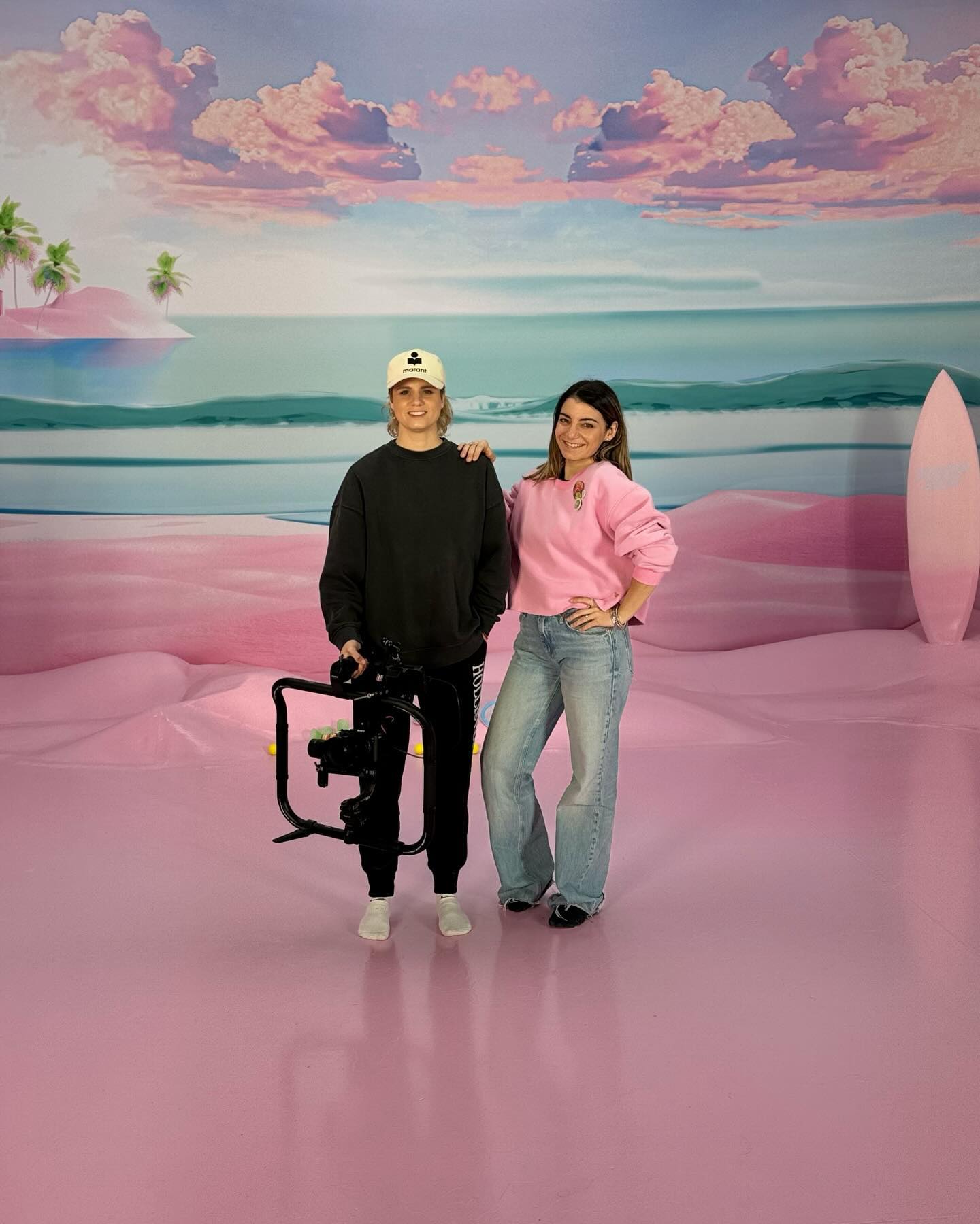 Backstage tournage Summer Body ! 👙 @fitness_camp_officiel
La dernière photo 😂
#filmmaker #backstage #bts #summer #sport #studio #tournage #video #videaste