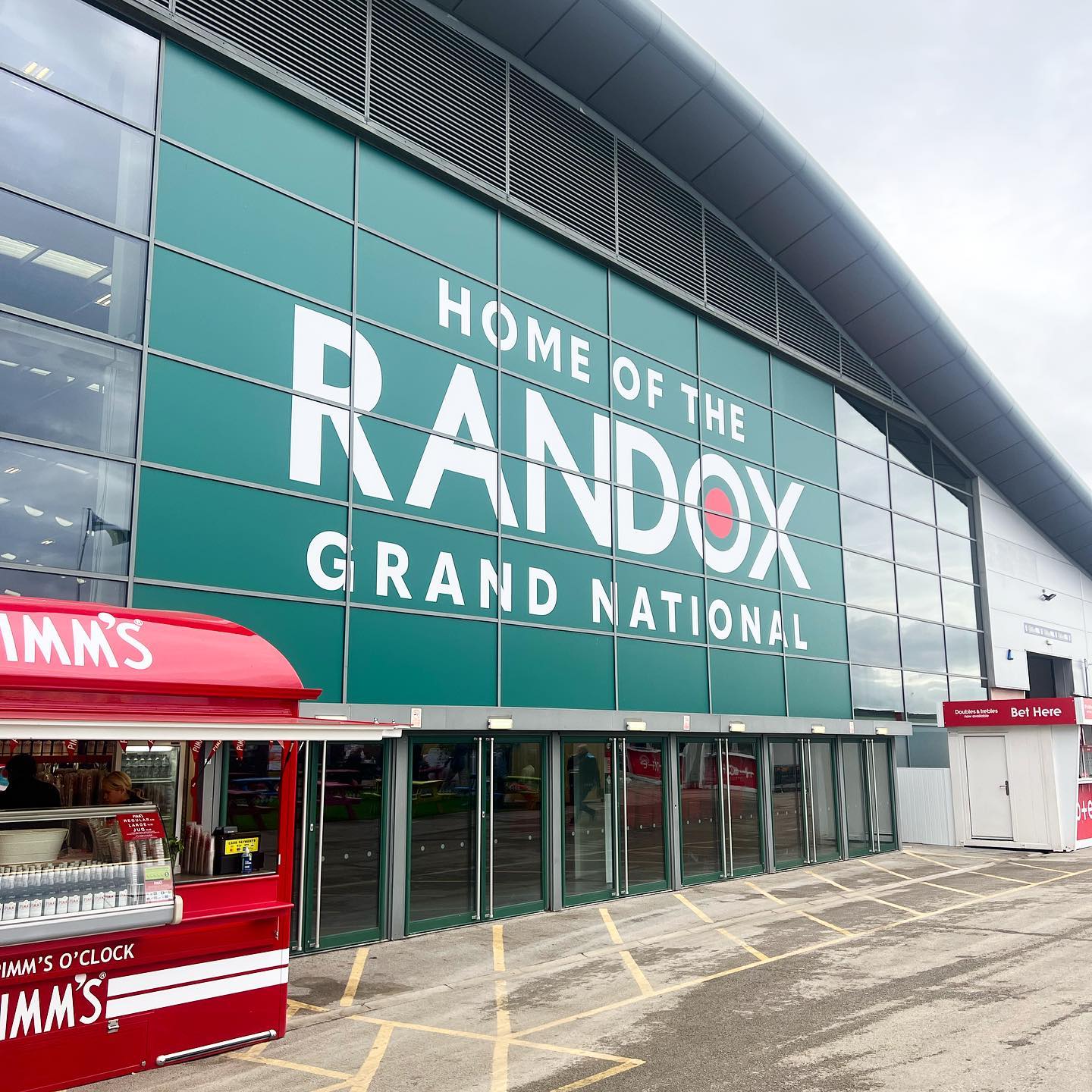 Our fantastic team in the North West saddled up this week for an amazing few days at the Grand National! What a privilege to be part of such an iconic event! 🏇
#hospitalitystaffing #liverpool #grandnational #northwest #barstaff