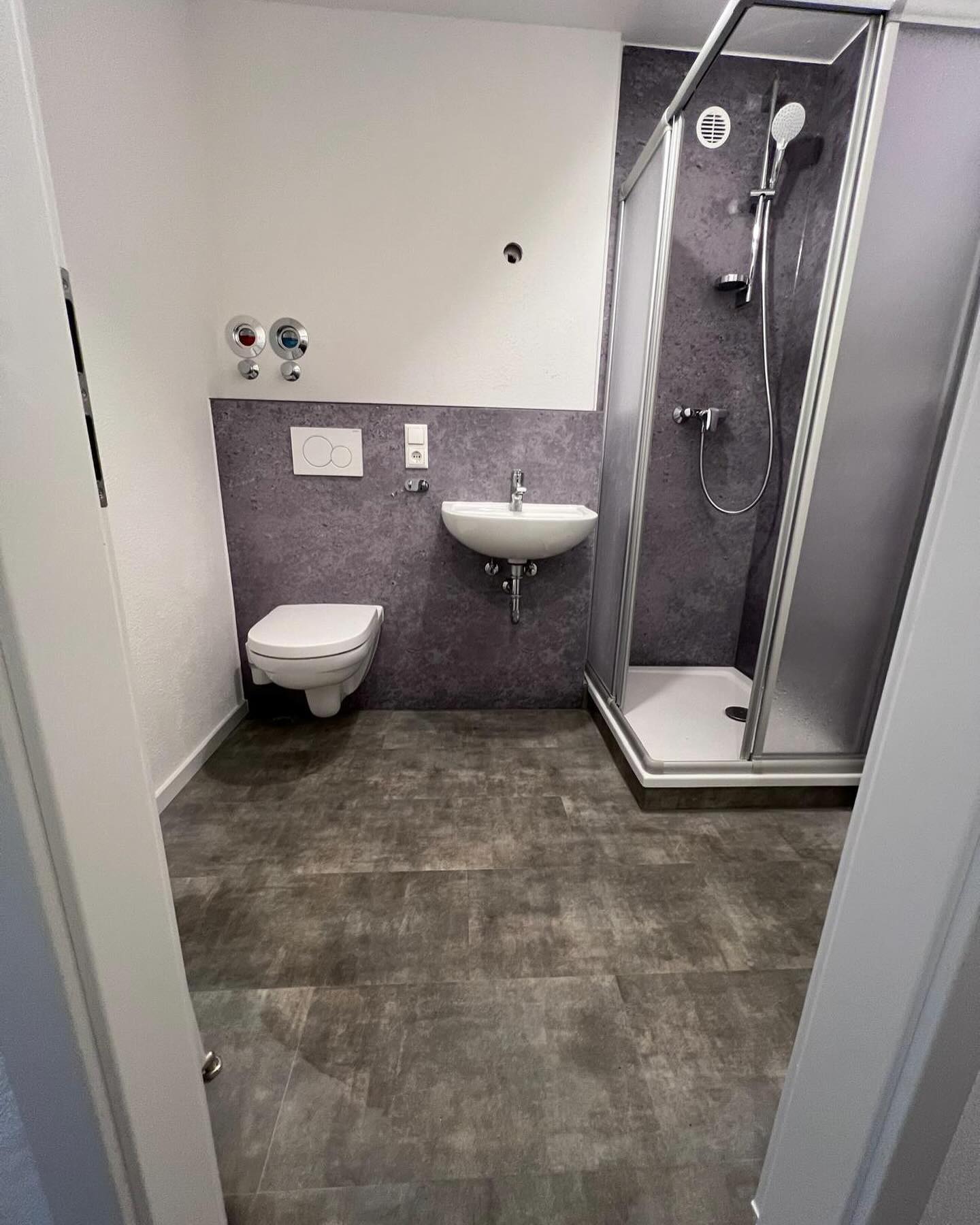 Projekt fertig 🏁
#renovieren #renovation #wand #boden #türen #bayreuth #münchberg #hof