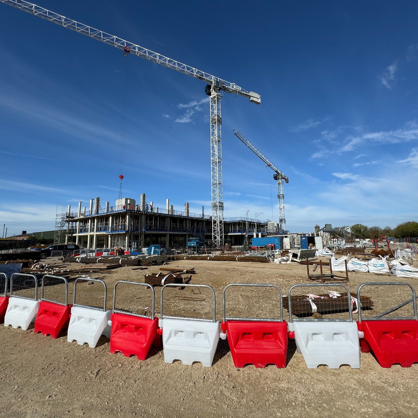 At South Cambridge Science Centre, Dales Manor Business Park, Block B is progressing well and up to roof level for our valued client @bandkbuild. Block A is due to start in the coming weeks.
#construction #cambridge