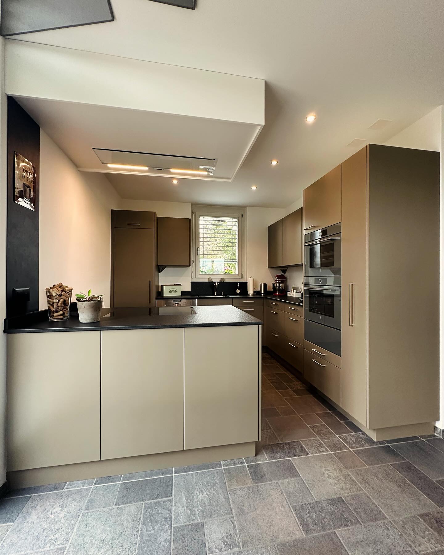 Neue Küche #newkitchen #lackiert #granit #neroassoluto #vzug #liebezumhandwerk❤️ #marschallinnenausbauag