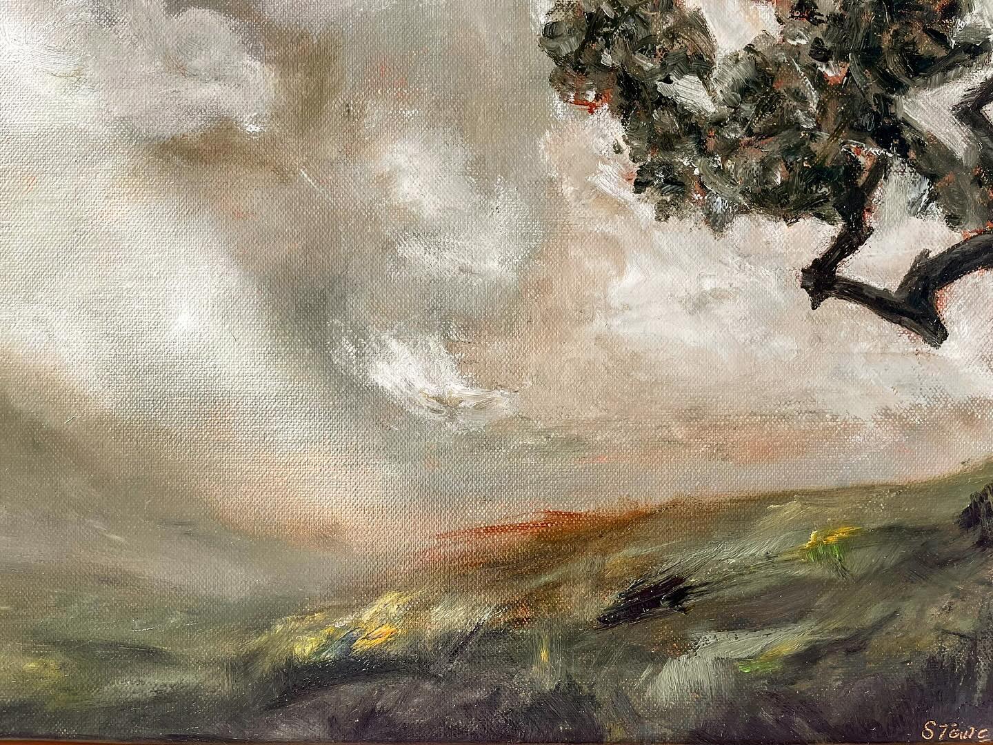 ✨Newest oil painting ✨Shop update 🦚
Gahhh the textures of oil paint just gets me every time!
This piece is truly magical, depending on the lighting, the pigments of the sap green shine differently. The depth of oil paint 💛.
#fanalforest #contemporaryart #artforyourhome #portugaltravel #mistymorning