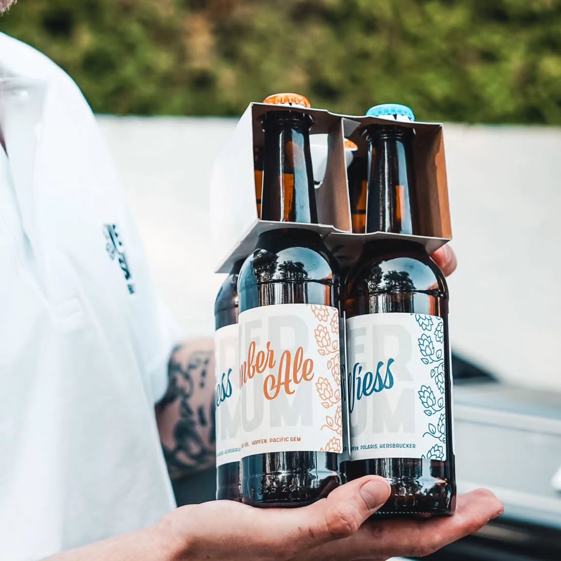 Ab heute wieder im Verkauf unser VerSum Wiess sowie unser VerSum Amber Ale 🍻.
Die Verkaufsstelle ist jeden Donnerstag ab 16:00 Uhr bis 18:00 Uhr geöffnet. Kommt vorbei und holt euch eure Lieblingssorte einzeln oder gemischt.
Cheers, euer VerSum-Team