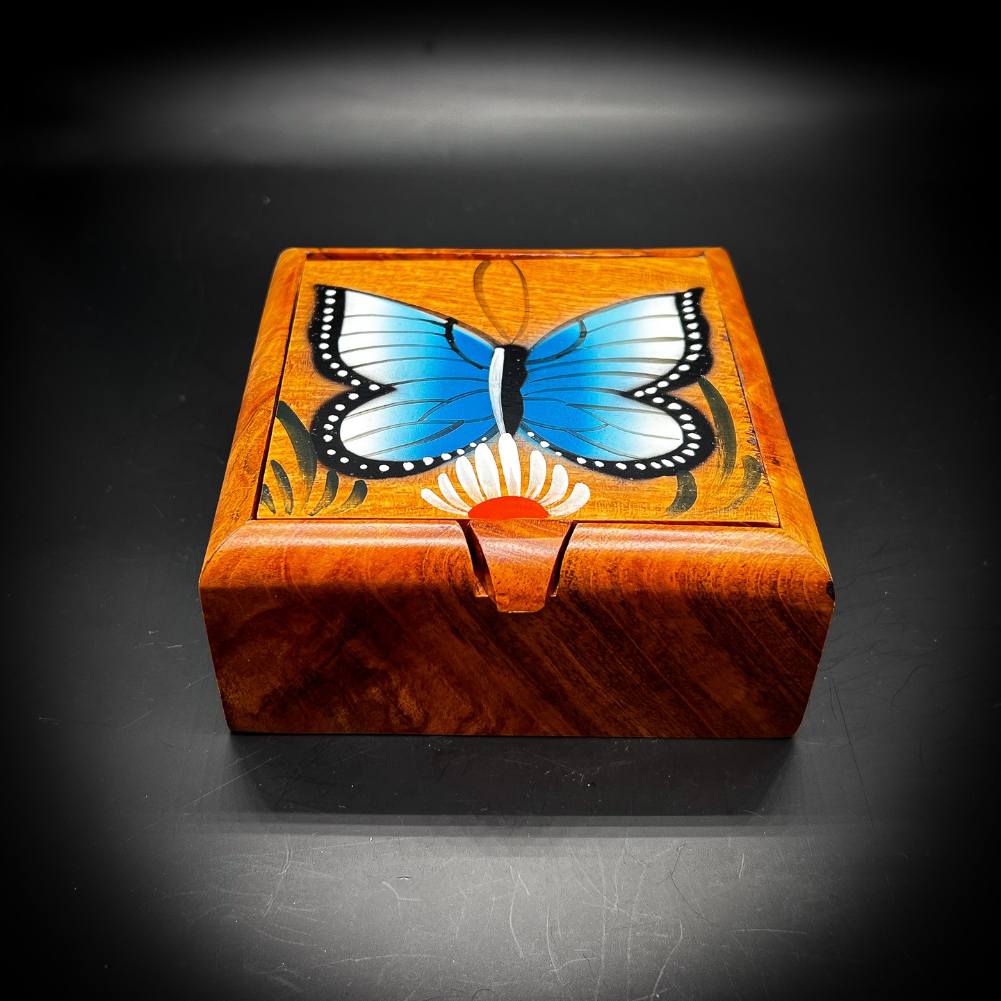 🌿 A découvrir nos boîtes à bijoux en bois avec son couvercle peint à la main.
🎨 Avec leurs motifs colorés et leurs détails minutieux, ces boîtes seront parfaites pour ranger vos bijoux préférés.
Shopping
🛍️ Rendez-vous dès maintenant dans notre boutique ou sur notre site web www.labelguyaneshop.com.
.
.
Venez découvrir le reste de la gamme sur le site www.labelguyaneshop.com
.
.
#guyane #guyanefrancaise #boiteabijoux #objetunique #tendance #produitsartisanaux #artisanat #drapeauguyane #entrepriselocale #yana #cadeau #cayenne #labelguyane #kourou #labelguyane #labelguyaneshop