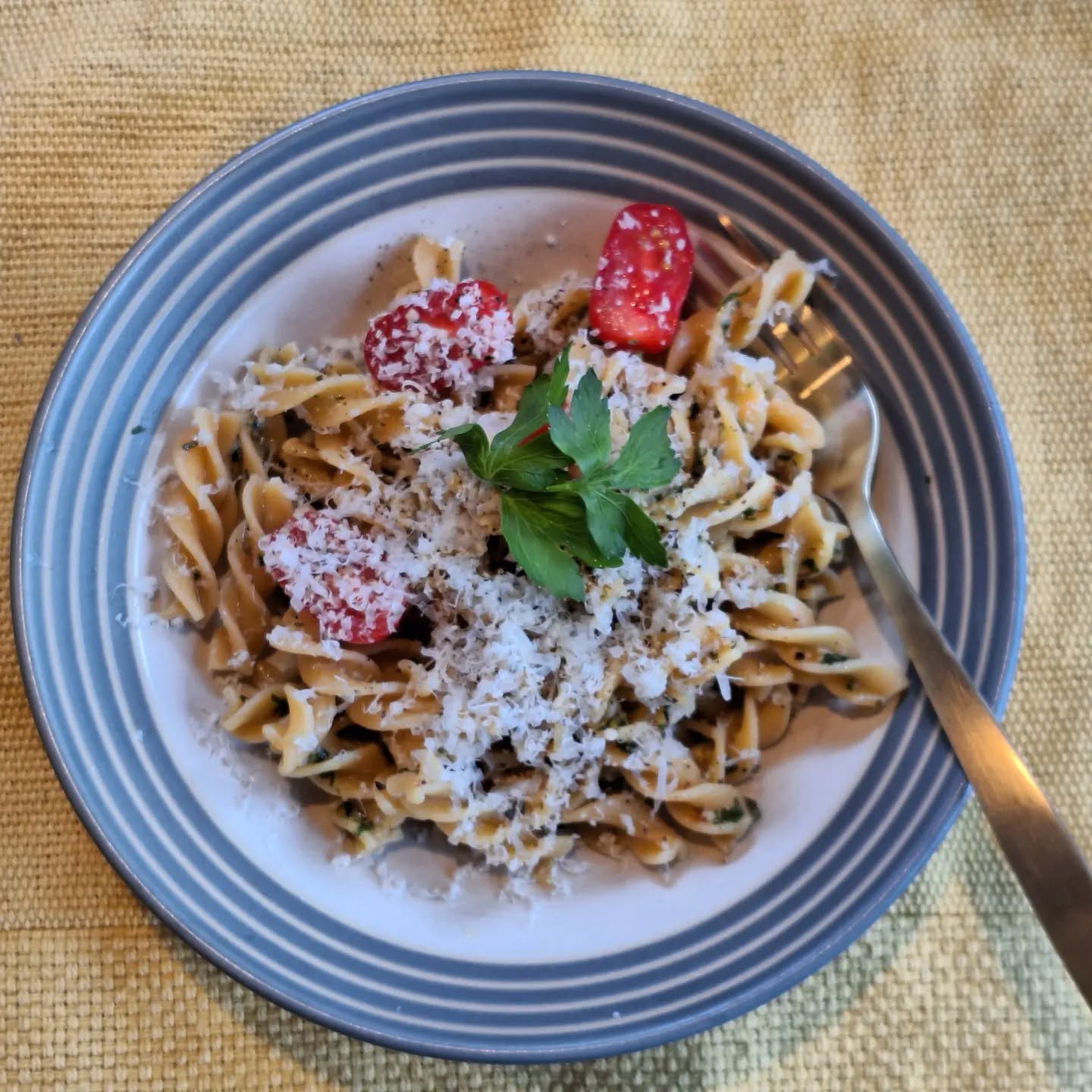 Easy lunch with homemade pesto.
I whirred together fresh basil, almonds, parmesan cheese, and garlic together, then slowly poured in some extra virgin olive oil until the pesto was the right consistency. I seasoned it with sea salt, lots of freshly ground pepper, and a squeeze of lemon juice.
I added the pesto to chickpea and lentil spiral pasta, which is a great alternative to regular pasta. Chickpea pasta is a source of protein, fiber, and vitamins and minerals such as magnesium, iron and calcium. I topped the pasta with cherry tomatoes, more parmesan, and some hemp hearts for an added boost of protein and omega-3 fatty acids. Omega-3's are crucial to support both cardiovascular and brain health (our brains are approximately 60% fat).