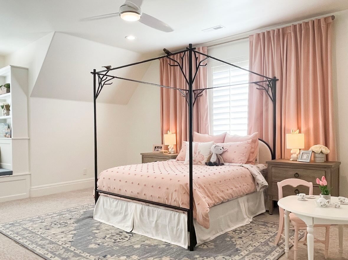 Mixing dreams with a sprinkle of stardust. ✨🌟
#houseandhavendesign #girlsroom #interiordesign #design #kidsroom