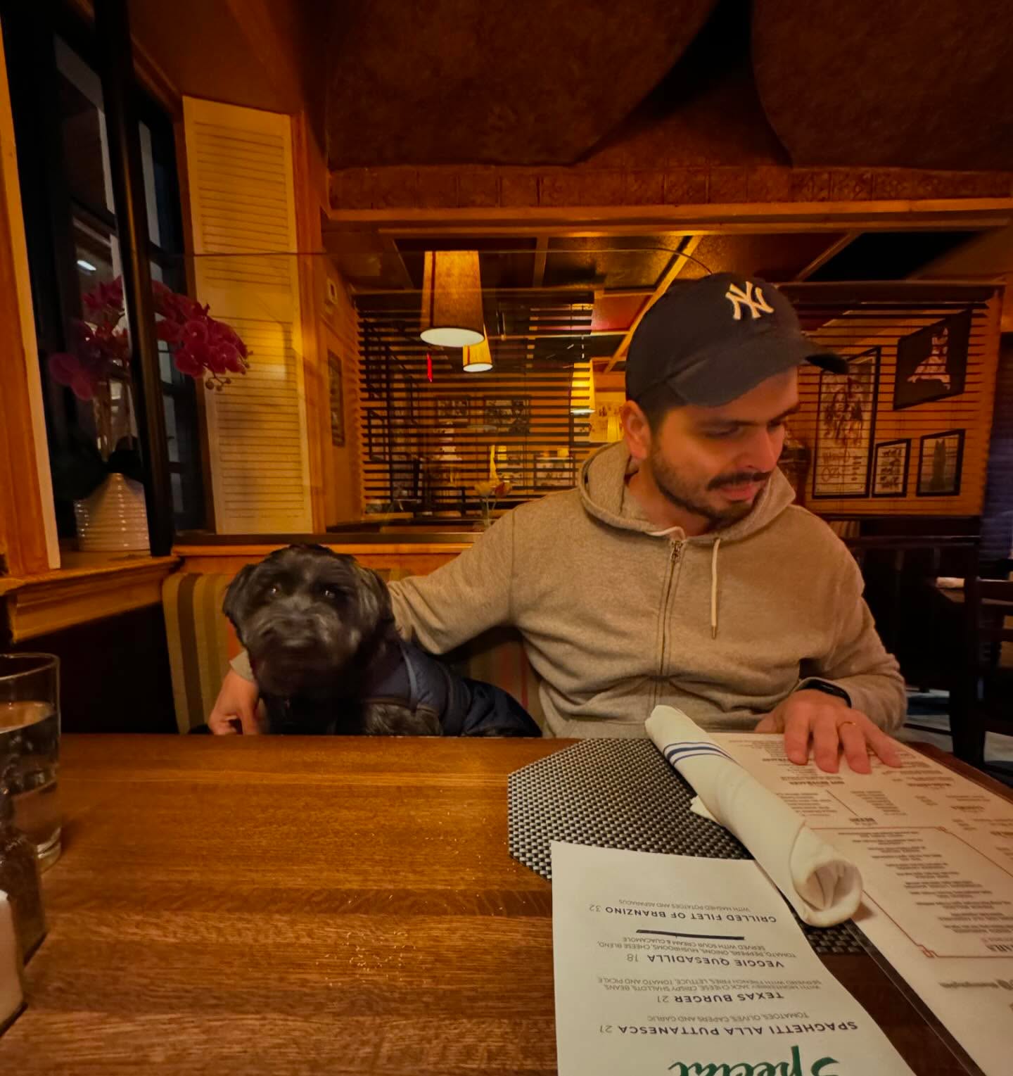 Family Dinner
👬 Papa Juan & Papa K @juanpablofernandezfeo
🐶 Zaperoco Rafael
#NYC #dogsofinstagram #dogparent #puppy