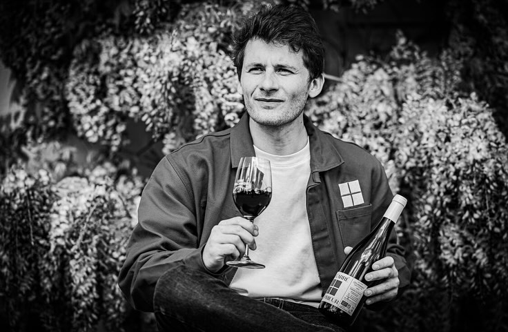 📸 Retour en image 📸
Rencontres, partage, collectif.
Voilà quelques mots qui peuvent résumer ces 30 ans des notre belle AOP @coteroannaise
Le we s’est terminé par notre salon pro régional annuel @loirevolcanique
La fête continue ce samedi 27/04 pour l’événement grand public, on vous attend nombreux !!
Merci pour ces beaux clichés Sebastien Tournier @clairdelunefab
#coteroannaise #loirevolcanique #domainedesgrandscedres #aop #gamaysaintromain #gamay #domainedespalais