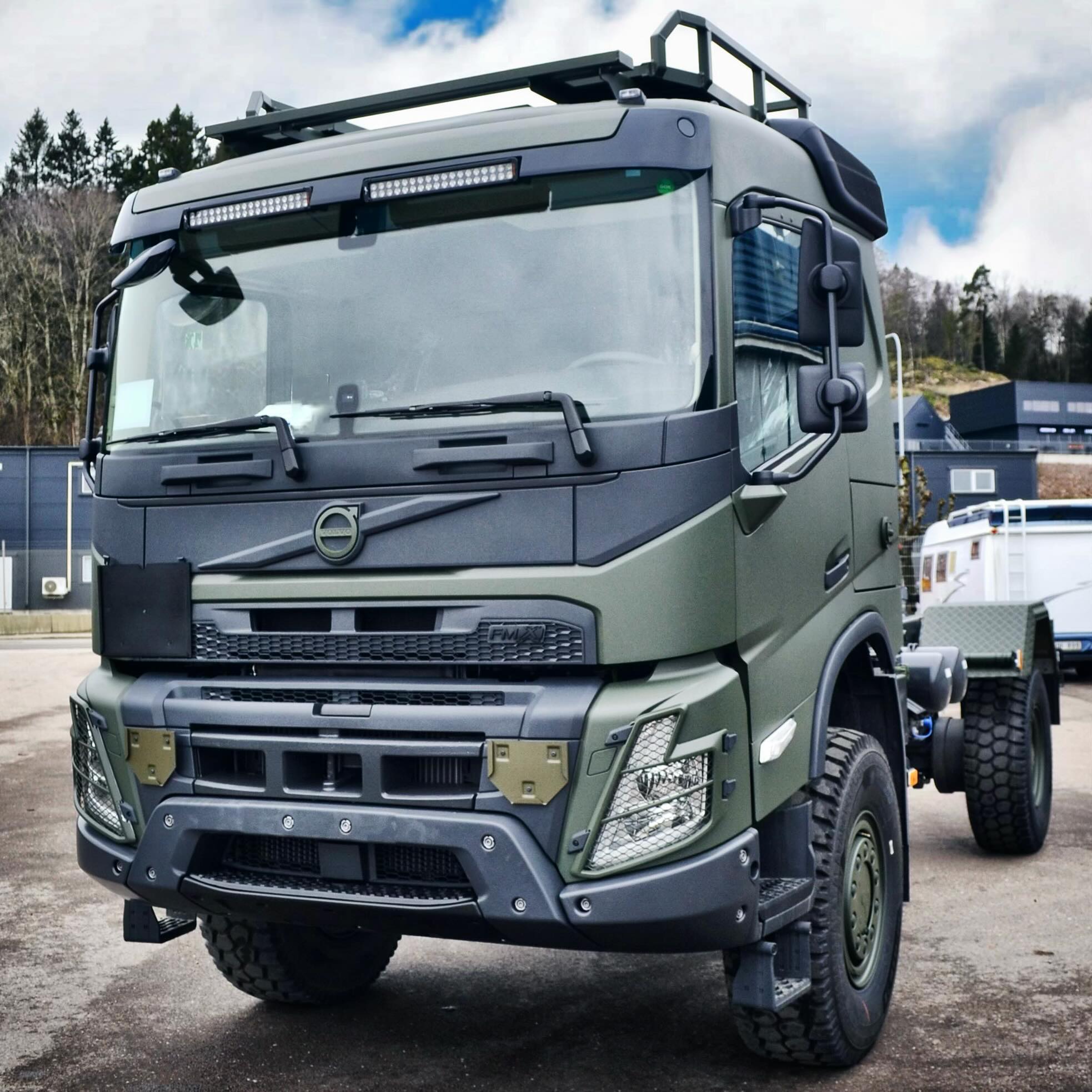 Till alla lastbilsägare där ute som funderar på att ge er lastbil en fräsch ny färg eller uppdatera delar av lackeringen – vi är här för er!
Vårt team av experter står redo att svara på era frågor.
Hovgårdens Ytskydd • 070-584 84 22
Tagenevägen 5, 422 59 Hisings Backa,
Göteborg
Info@hovgardensytskydd.se
Öppettider
Måndag - fredag, helgfria vardagar 07.00-16.00
#HovgårdensYtskydd #Lastbillackering #Billackering #lastbillack #Hisingen