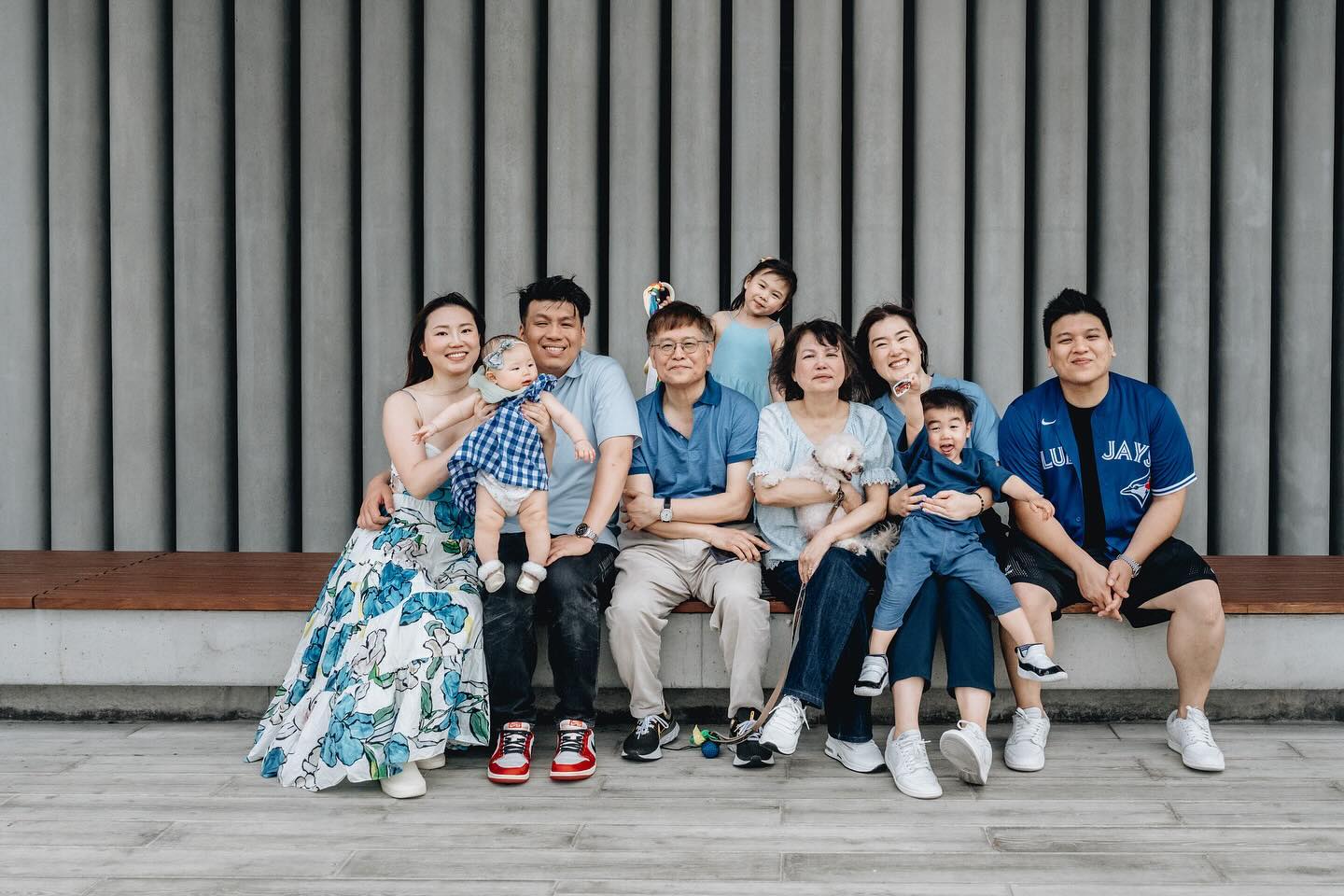 Grandparents approved pictures ✅ = having the whole family together and having a great time 🏡