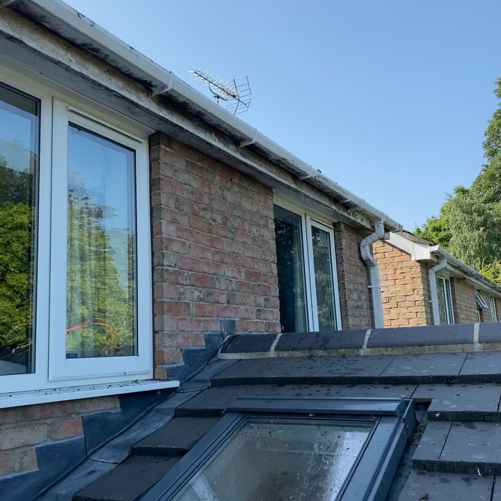 Bringing these gutter & fascias back to life 👌🏼👏🏼