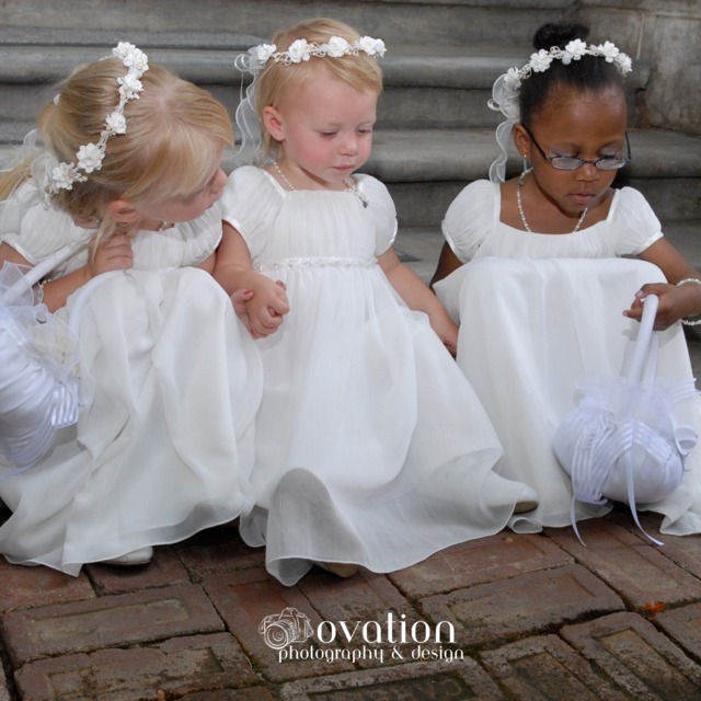 Little wedding fairies just before they spread their "dust"!😉
.
.
.
#weddingfairies #weddingmagic #flowergirls #southerncaliforniaweddings #californiawedding #weddingday #wedding #weddingpictures #weddingphotography #weddingphotographer #ovationphotographyanddesign #weddingbells #destinationphotographer #destinationweddingphotographer #destinationwedding