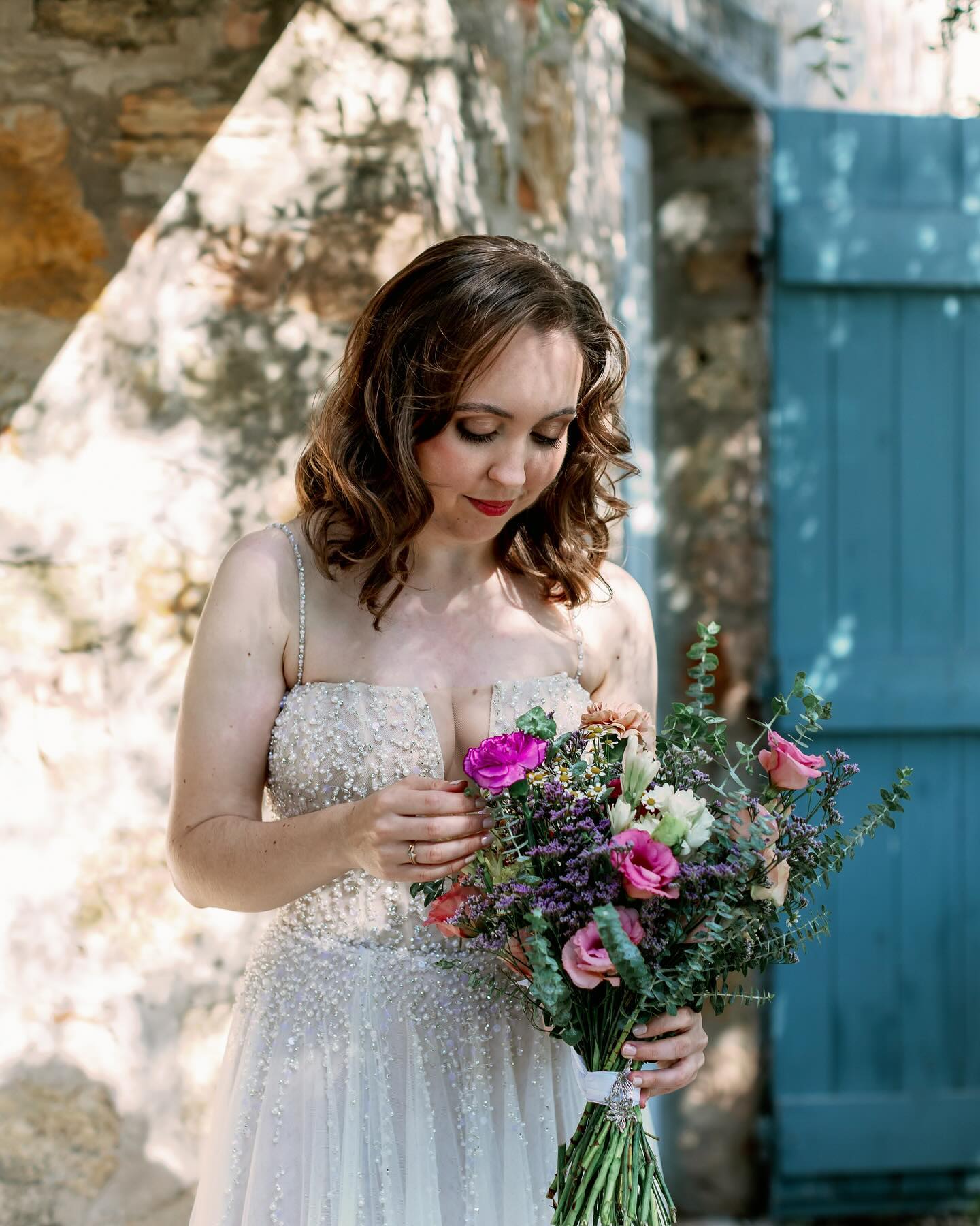 Retour sur ce beau mariage au Manoir de l’Etang.
Domaine: @manoirdeletang
Maquillage: @alicia_makeup
Fleurs: @frenchrivieraflowers
#photographemariage #photographemariagefrance #photographemariageprovence #mariagesuddelafrance #mariageprovence #mariageboheme #mariagechampetre