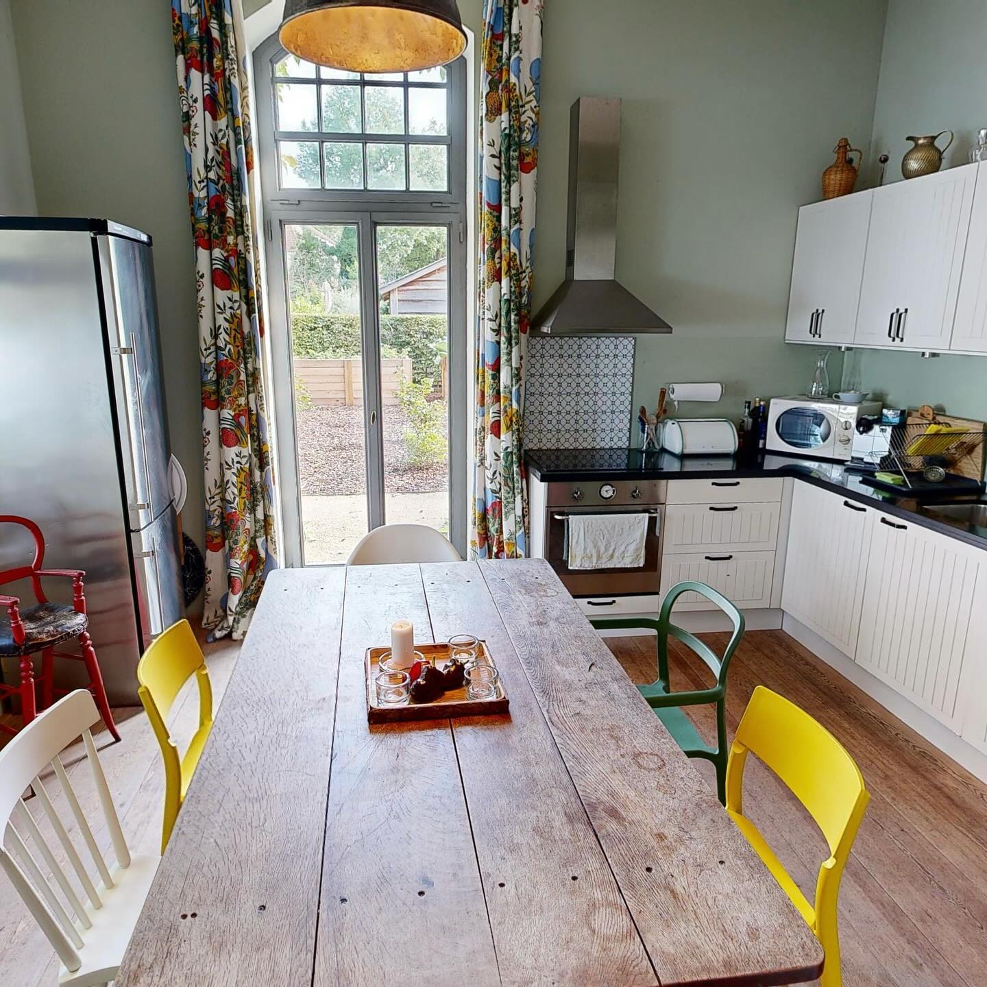 Das Haus am See ist ein zweistöckiges Ferienhaus direkt am Pferdestall.
#eibenhofbadsaarow #eventlocation #feiernamscharmützelsee #hochzeitslocation #badsaarow