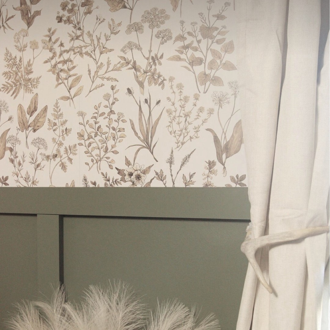 Herbarium Antique Wallpaper in Light Stone colourway by @hackneyandcodesign. Available to purchase at @miltonandking
#herbariumantique #miltonandking #wallpaperdecor #wallpaperinspo #botanicalinteriors #homedecortrends #hackneyandcodesign #printsforthehome #wallpaperinspo #miltonandking #Cottagecoreaesthetic #greendecorideas #botanicalhomedecor #InteriorStyle #wallpaperwednesday #neutraldecor #HomeInspo #DreamInteriors