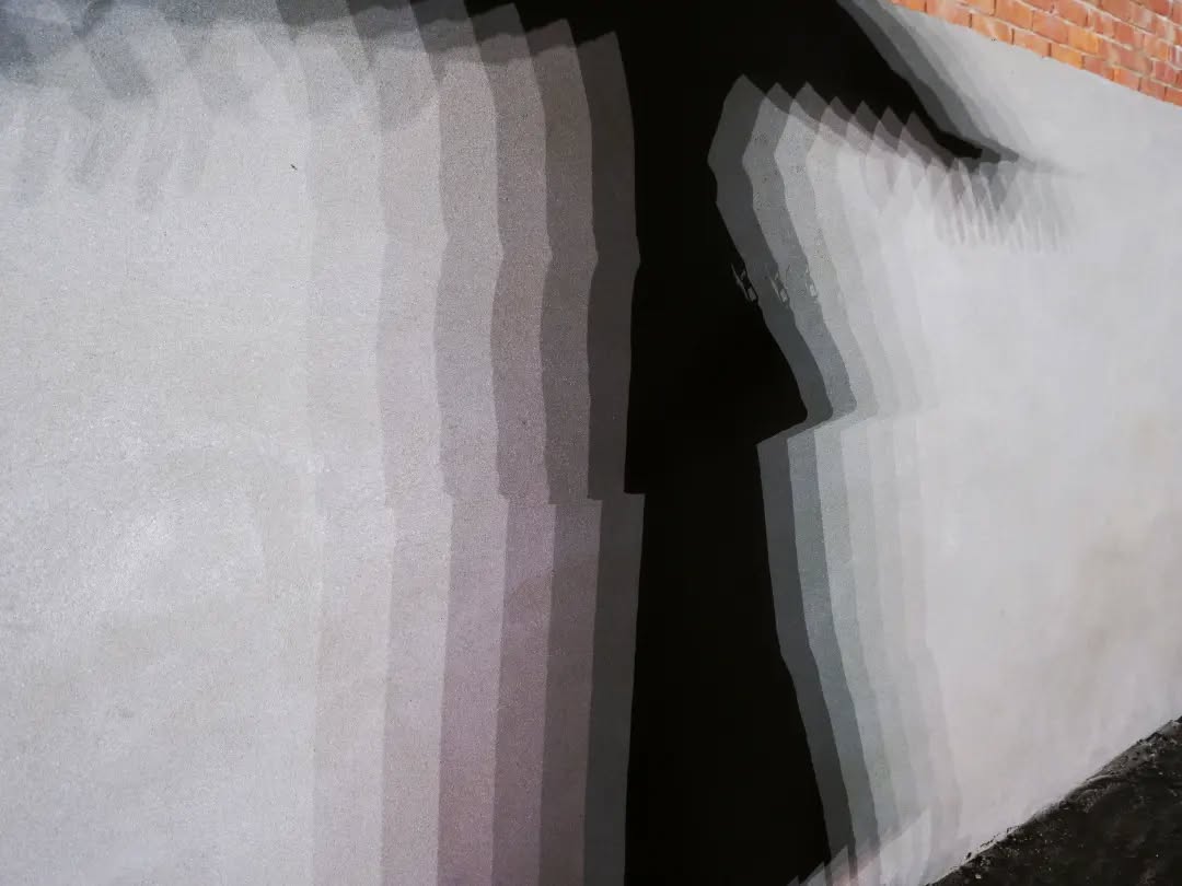 Your Uncertain Shadow (Black and White) from 2010 by Olafur Eliasson being tested at Srihatta which will soon be displayed in our collection gallery.
Several spotlights project light on a white wall, however these lights only become perceptible when visitors enter and move across the space, blocking the light source and filling the void of the room with the presence of their shadows. The moving shadows of visitors create a sort of choreography and stretch and contract in tones ranging from grey to black, varying based on the movements of bodies in the space. Differences in race, religion, age, and class are flattened in this work as details used to identify individuals are reduced to moving outlines, and we become more aware of the present moment and the patterns we can build by engaging with people around us.
From the Samdani Art Foundation collection.
@dhakaartsummit
@srihatta_sylhet
@nadiasamdani
@rajeebsamdani
@dhakadiana
@rux_q
@studioolafureliasson
@swilin_haque
@sazzad1985
@iftekharnoor
#dhakaartsummit #samdaniartfoundation #dhaka #sylhet #art #artwork #DAS #exhibitions #contemporaryart #srihatta #artistresidency #sculpture #OlafurEliasson