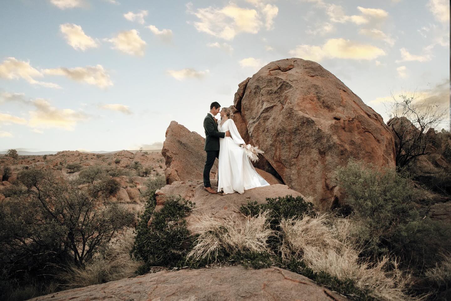 Just you and I 🫶🏻🤍
Was für ein Tag! Wenn mir jemand vor 6 Jahren gesagt hätte, das wir die schönste Hochzeit in Namibia feiern werden, ich hätte es nicht geglaubt 😅❤️
What a day! If someone would’ve told me six years ago that we would celebrate the most beautiful wedding in Namibia, I would’ve not believed it 😅❤️
#duitsistuis #wedding #oosthuizenwedding #weddingnamibia