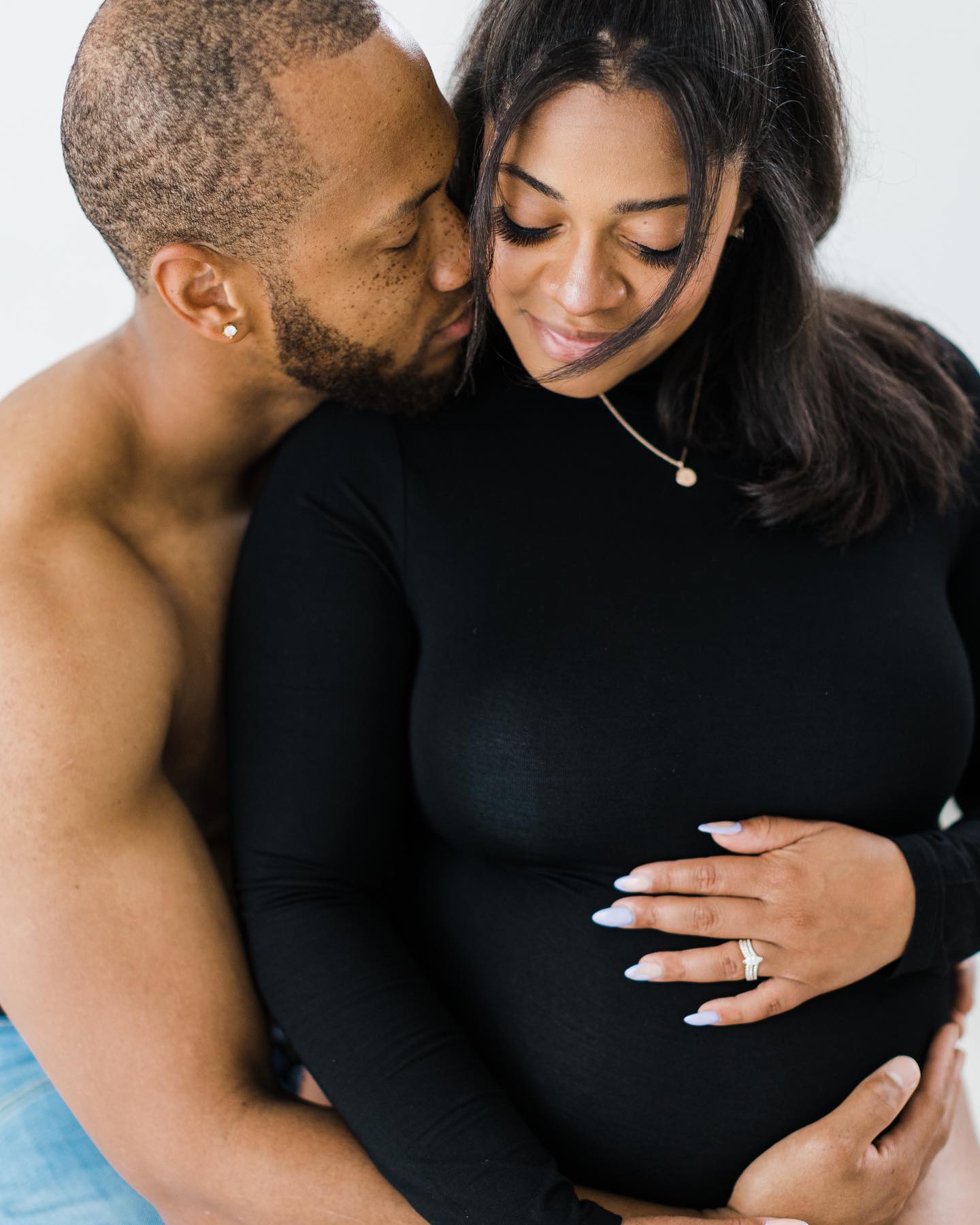 Minimal maternity @thelumenroom Denton. Perfect spot for this paired down session with Ivan & Bianca and their soon to be born baby girl.
.
.
#maternity #dfwphotographer #dentonphotographer #dallasmaternityphotographer