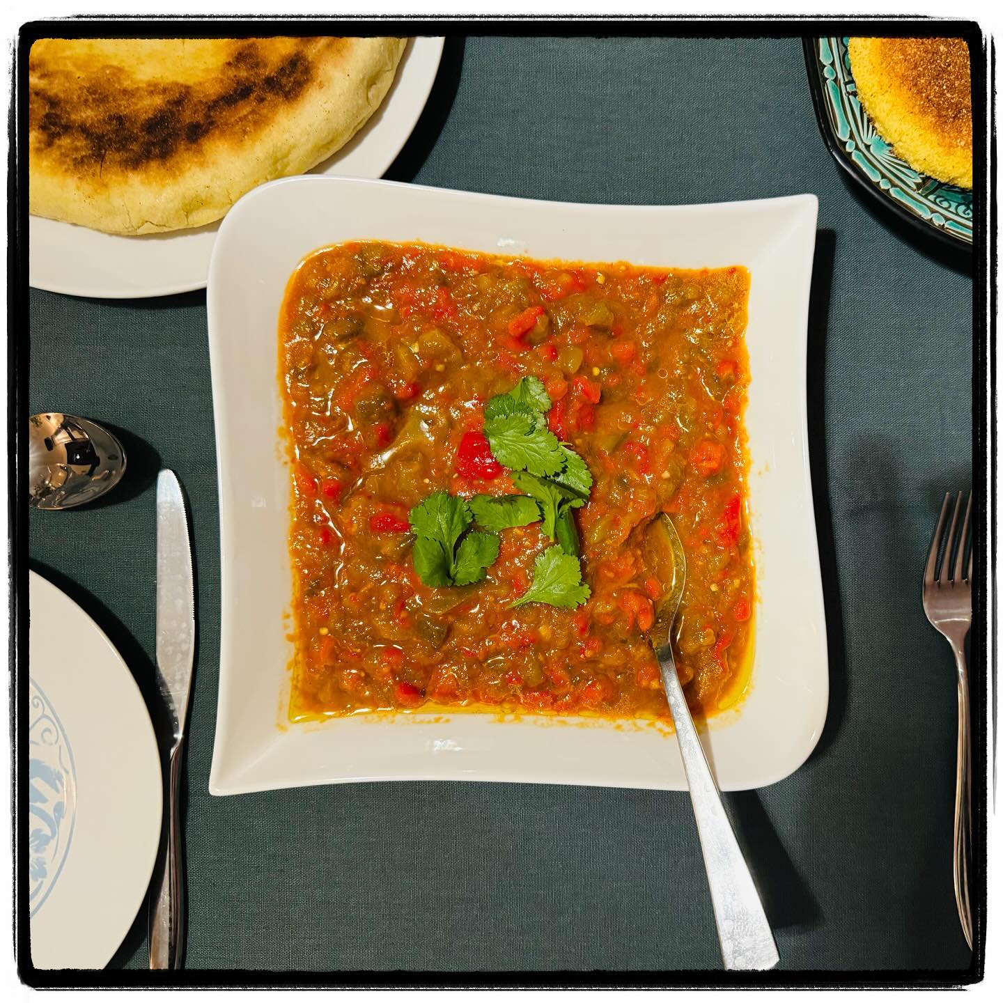 This is the starter from Experience #12. Hmiss is a condiment made with roasted peppers and tomatoes. This is a family recipe cooked by @sonson555 , and we paired it with this beautiful Crozes-Hermitage 2022 from @domaine_combier . Hmiss is a dish with such complex flavours and smokiness we had reservations that serving such a fruity wine might not work. But this wine is not only fruity; on the palate, you can feel hints of smoke and black pepper, which complement the smokiness of the peppers in the Hmiss, and the fruits balance the spice.