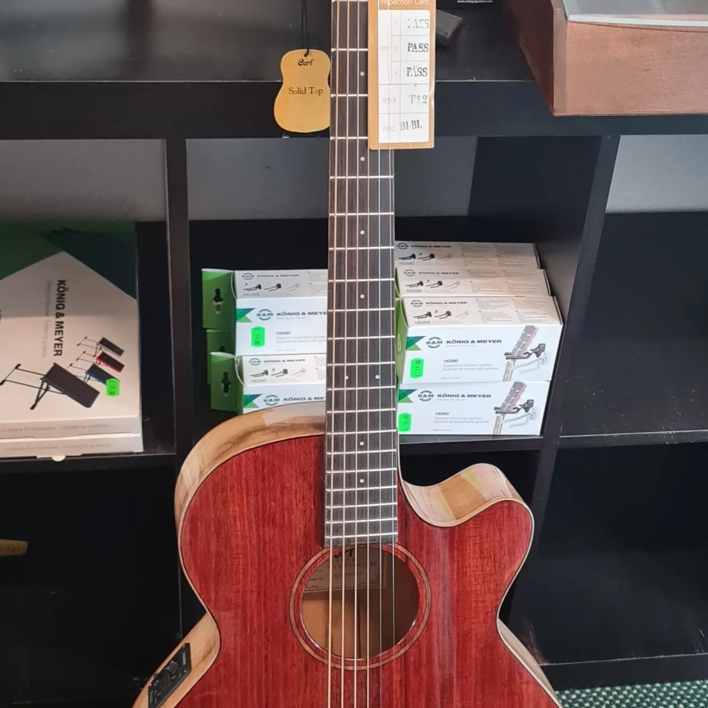 Neues aus Instrumentenhausen:
Westerngitarre CORT SFX Myrtlewood BR, CHF 735.00, (inkl. Bag im Wert von CHF 65.00)
Westerngitarre Epiphone J-200 EC Studio Vintage Sunburst, CHF 799.00 (inkl. Bag im Wert von CHF 99.00)
E-Gitarre Epiphone Les Paul Studio Smokehouse Burst, CHF 699.00 (inkl. Bag im Wert von CHF 80.00)