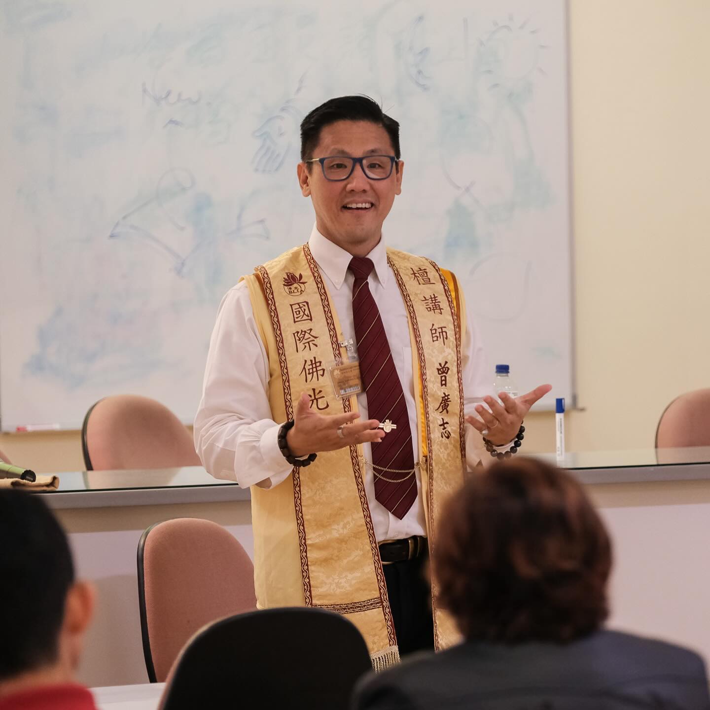 Buddhas Light International Association (BLIA) Lay Dharma Teacher, Dr. Kwon Chan, will help you reflect on your motivations and shared goals.
Through the lens of Humanistic Buddhism, advocated by Fo Guang Shan Founding Master Hsing Yun, Dr. Chan will explore pressing issues in our daily lives and facilitate a Q&A session.