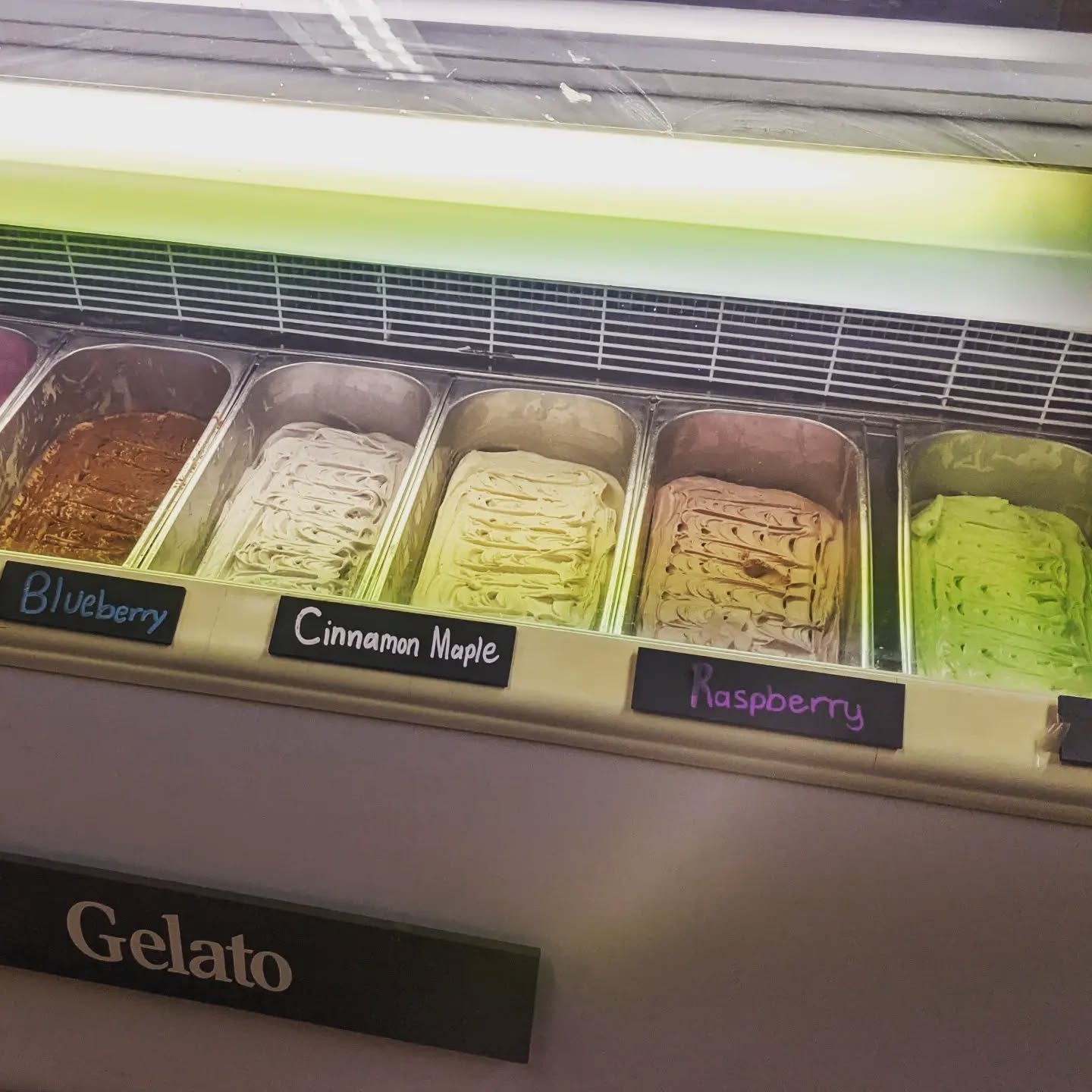 Fresh from the kitchen (with ingredients imported from Italy), our gelato flavors for the week are finally out! From classic favorites like pistachio and hazelnut to our more refreshing choices of blueberry and amarena cherry, you're sure to find a flavor to love as we head into that much-needed summer break 🇮🇹